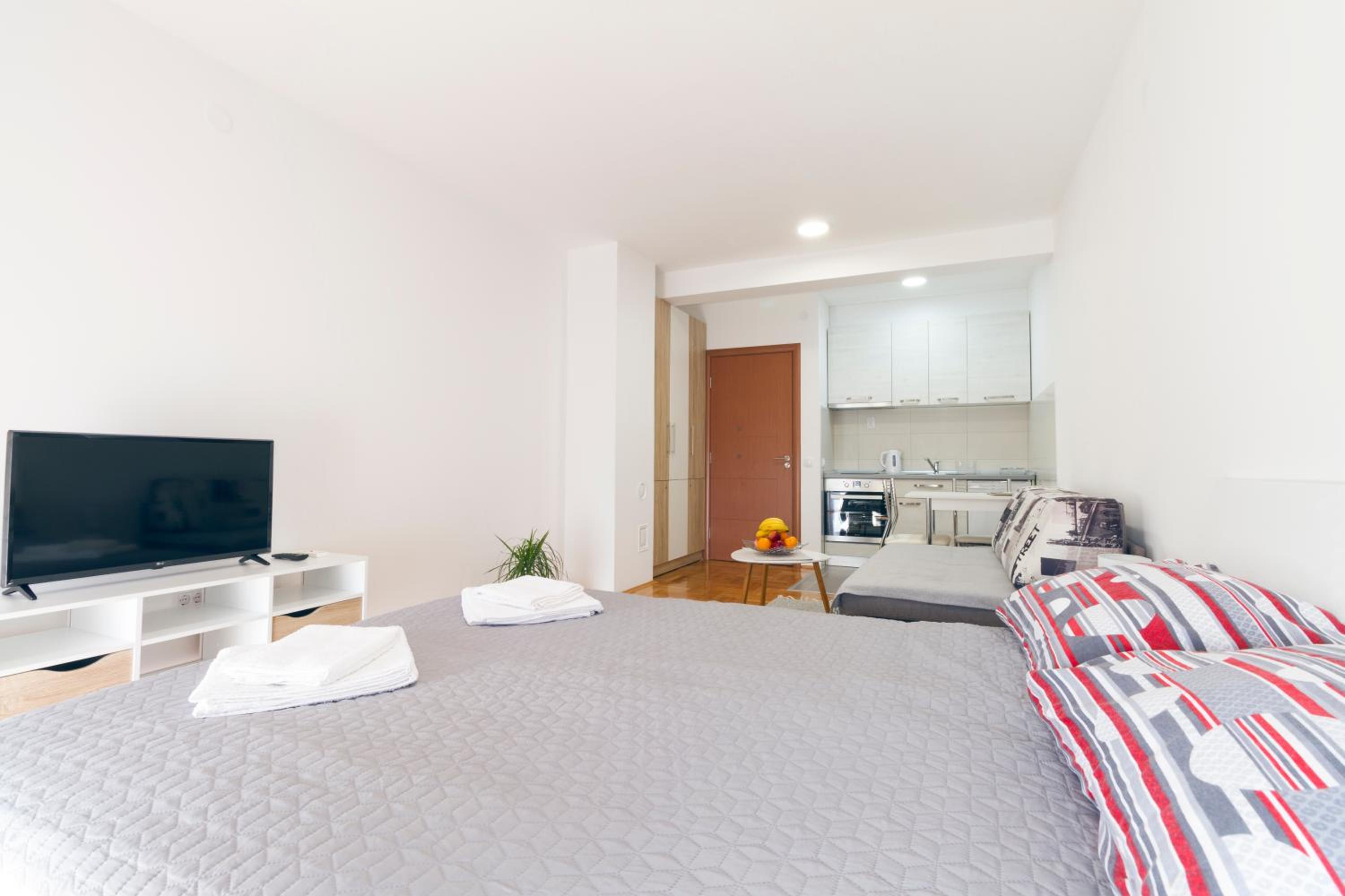 Studio Apartment - Photo 10