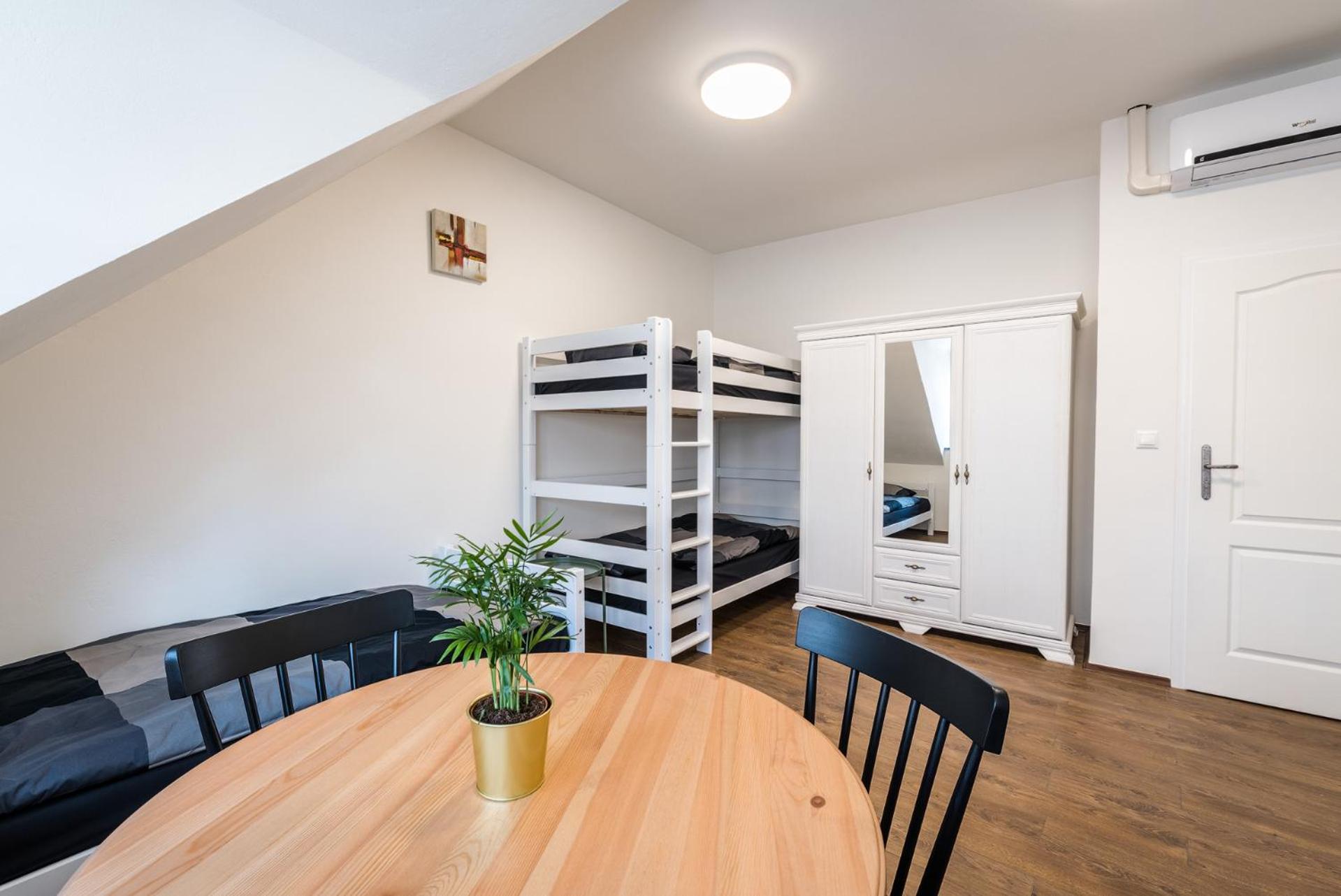 Quadruple Room with Shared Bathroom photo 1