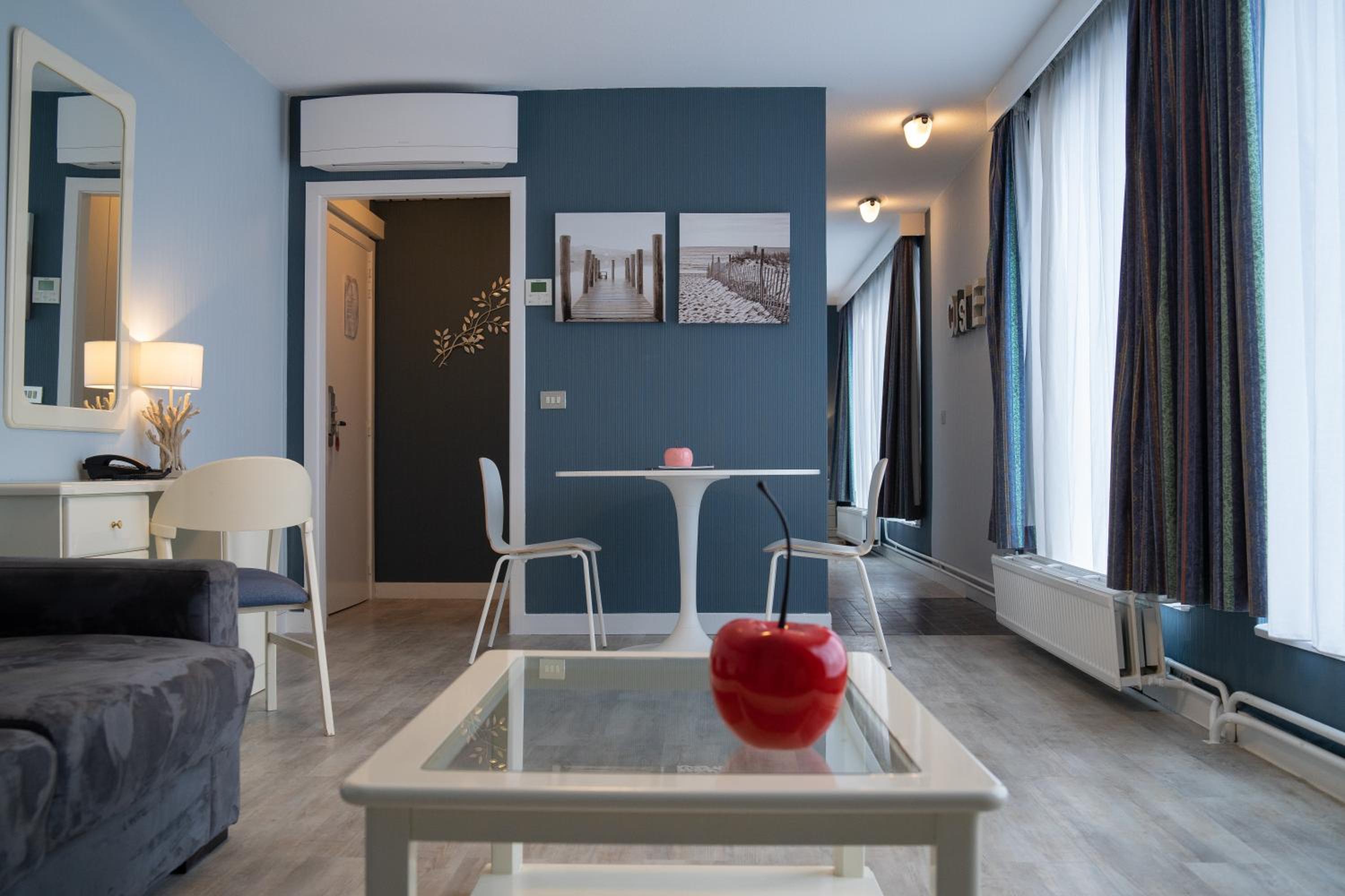 Studio Apartment photo 1