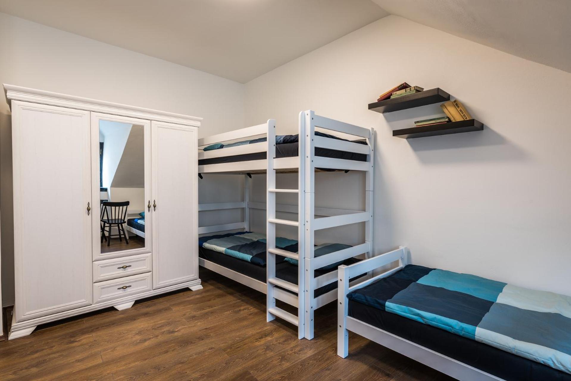 Quadruple Room with Shared Bathroom photo 2