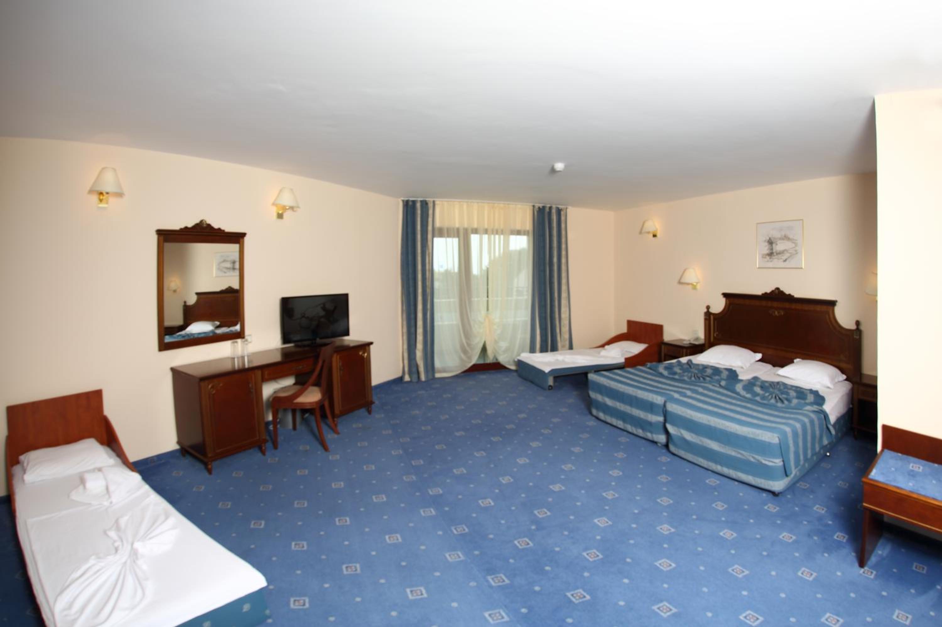 Junior Suite with Park View