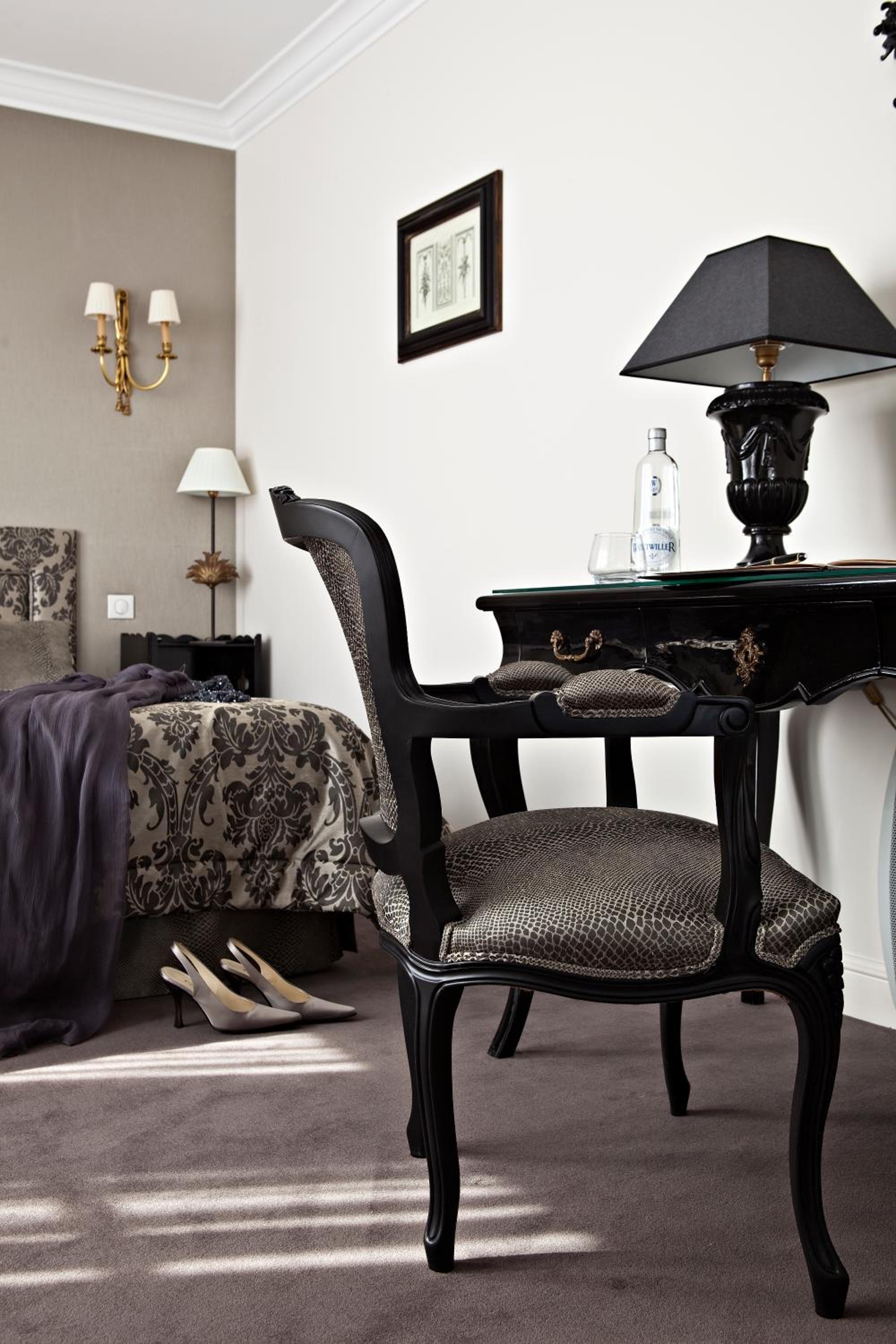 One Bedroom King Suite with Sofa Bed - Photo 3
