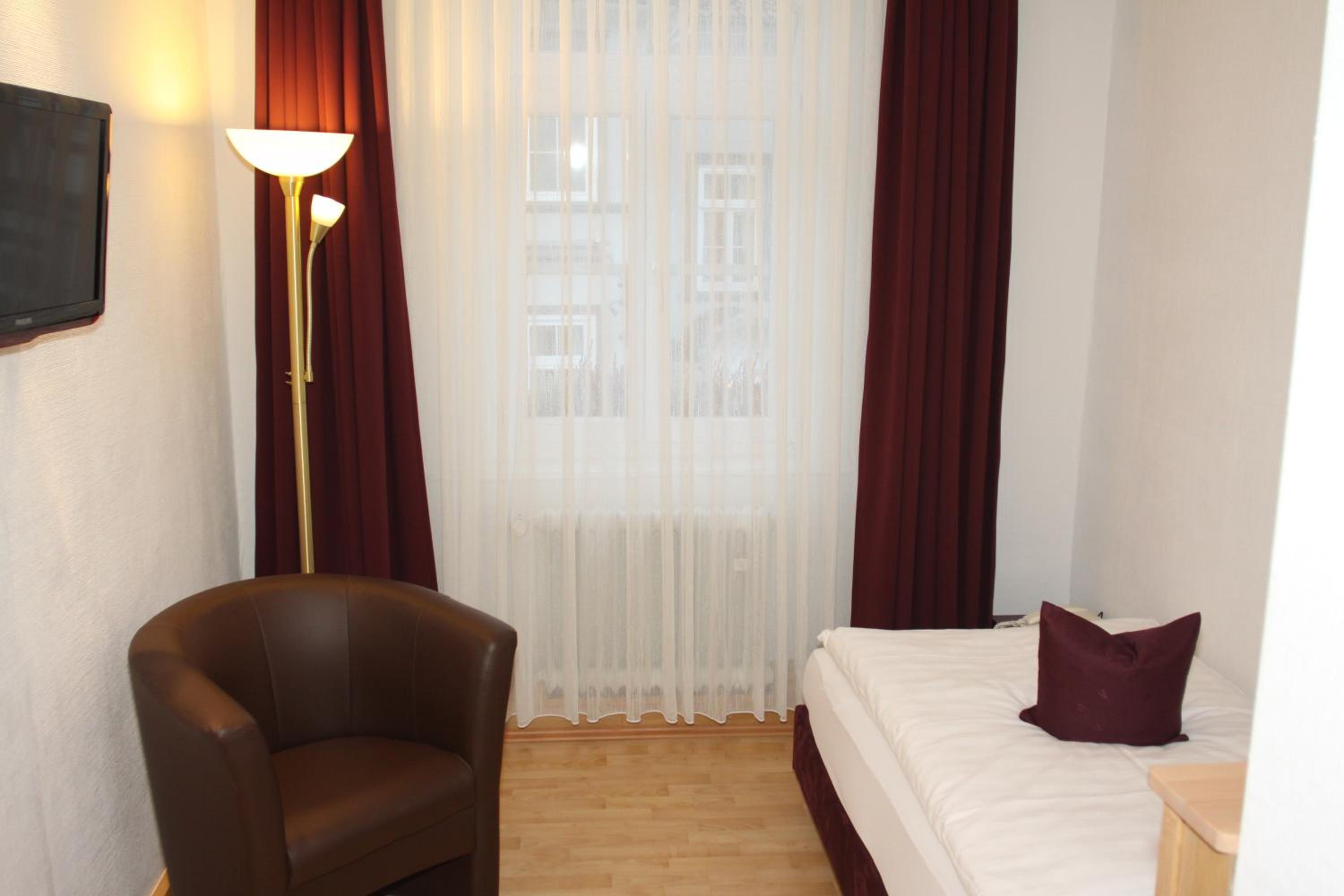 Single Room photo 2