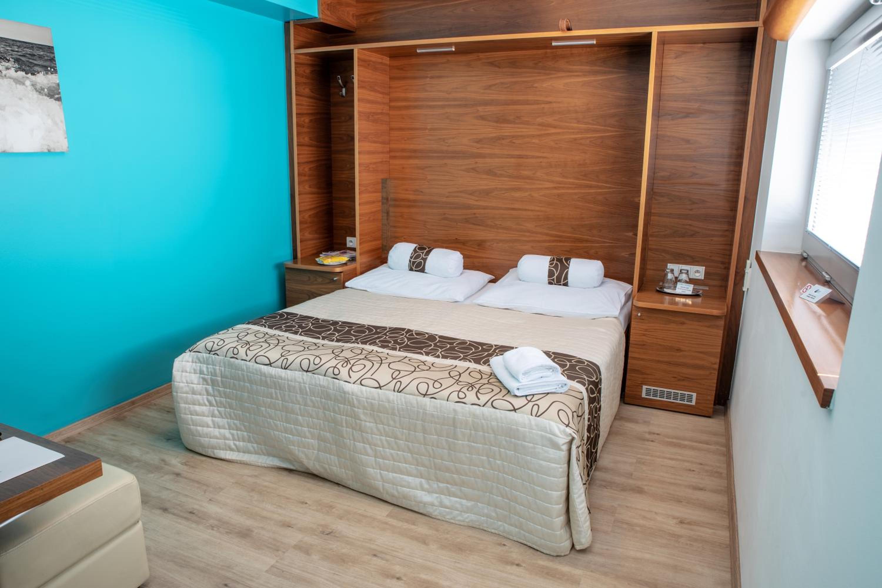 Crew Cabin - Double or Twin Room photo 3