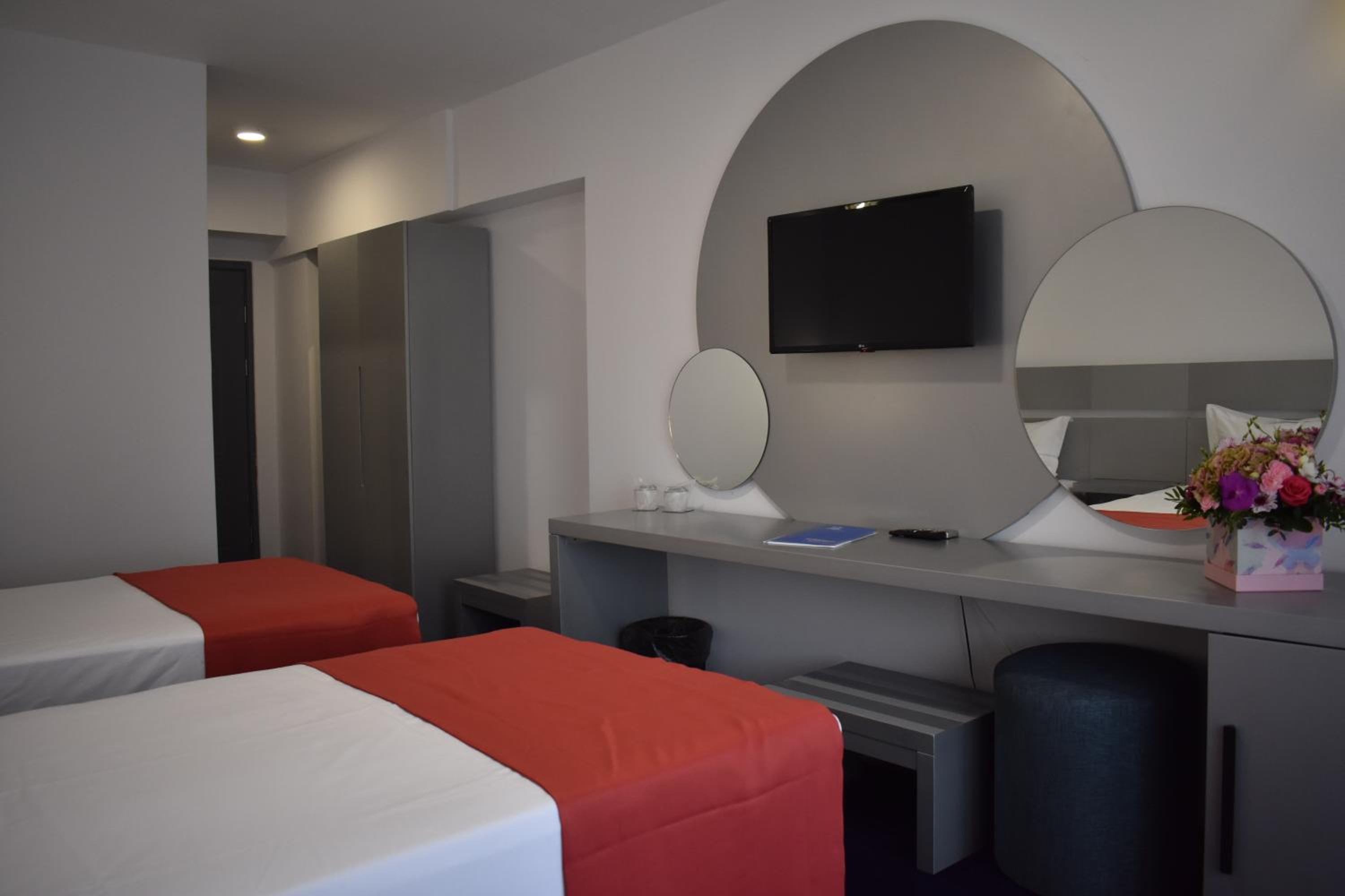 Deluxe Twin Room - Photo 2