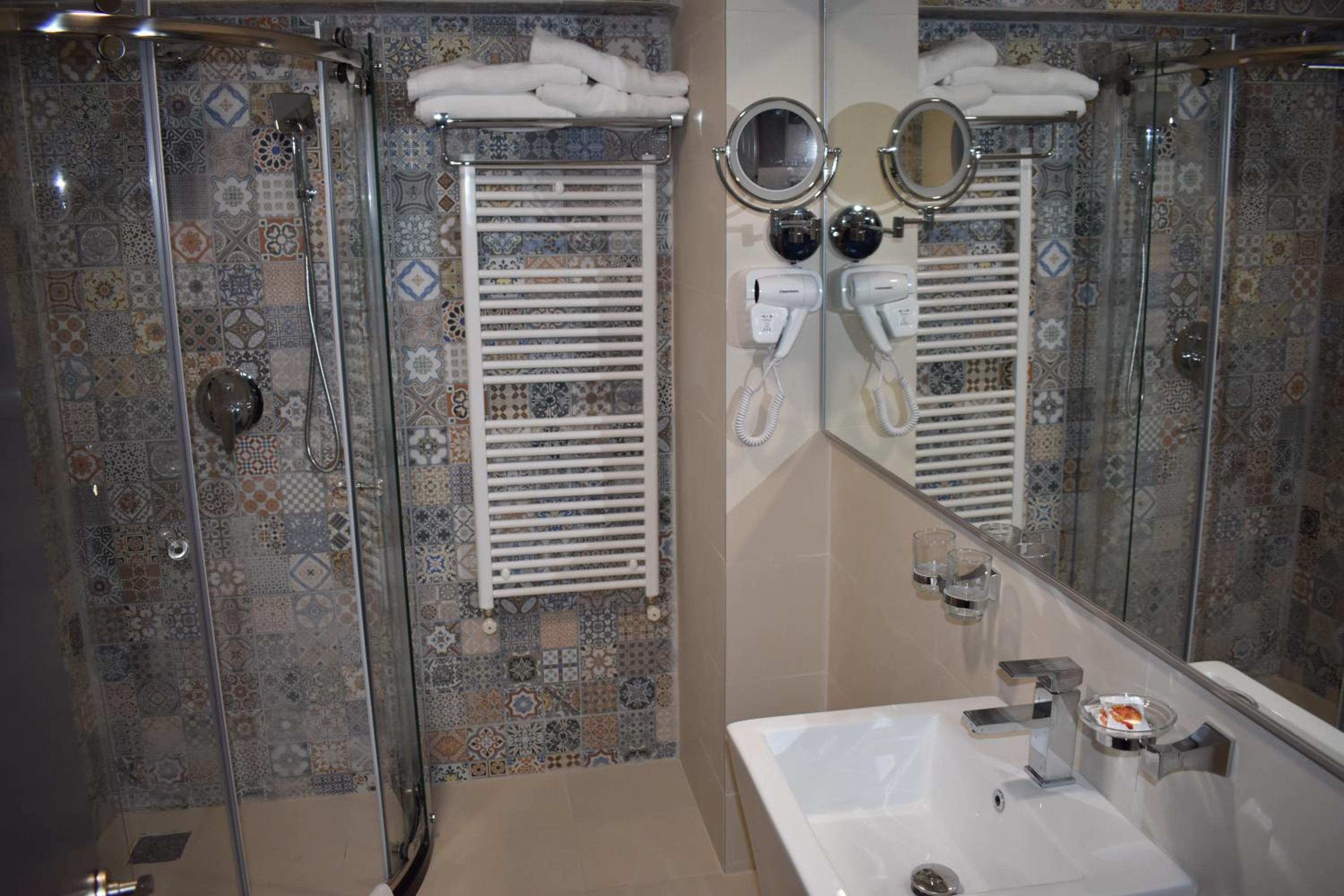 Deluxe Suite - Photo 2