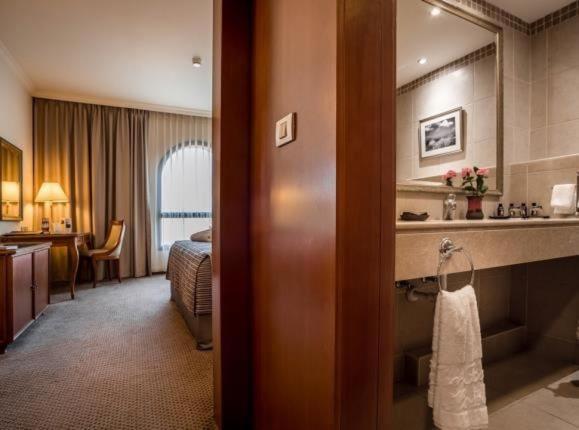 Deluxe Room with Sea View photo 1