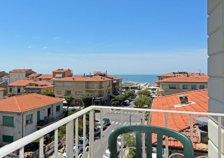 Quadruple Room with Balcony and Partial Sea View - Photo 3