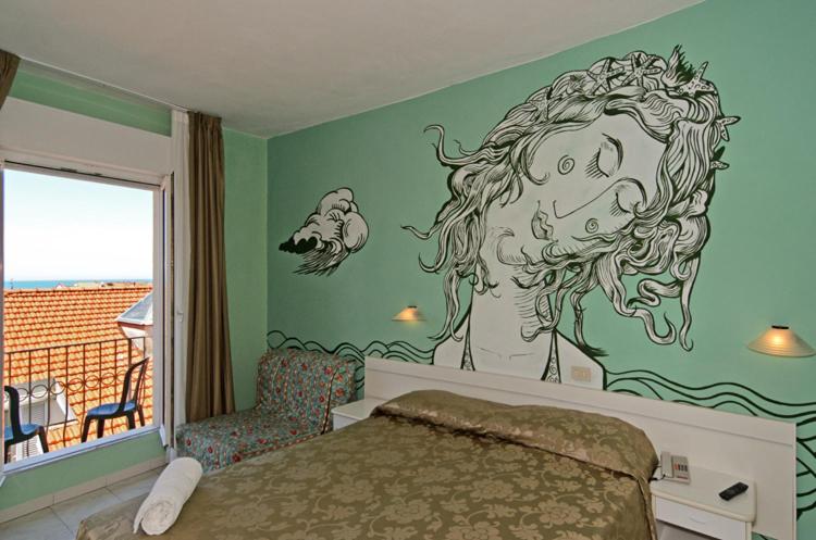 Double Room with Balcony and Partial Sea View - Photo 12