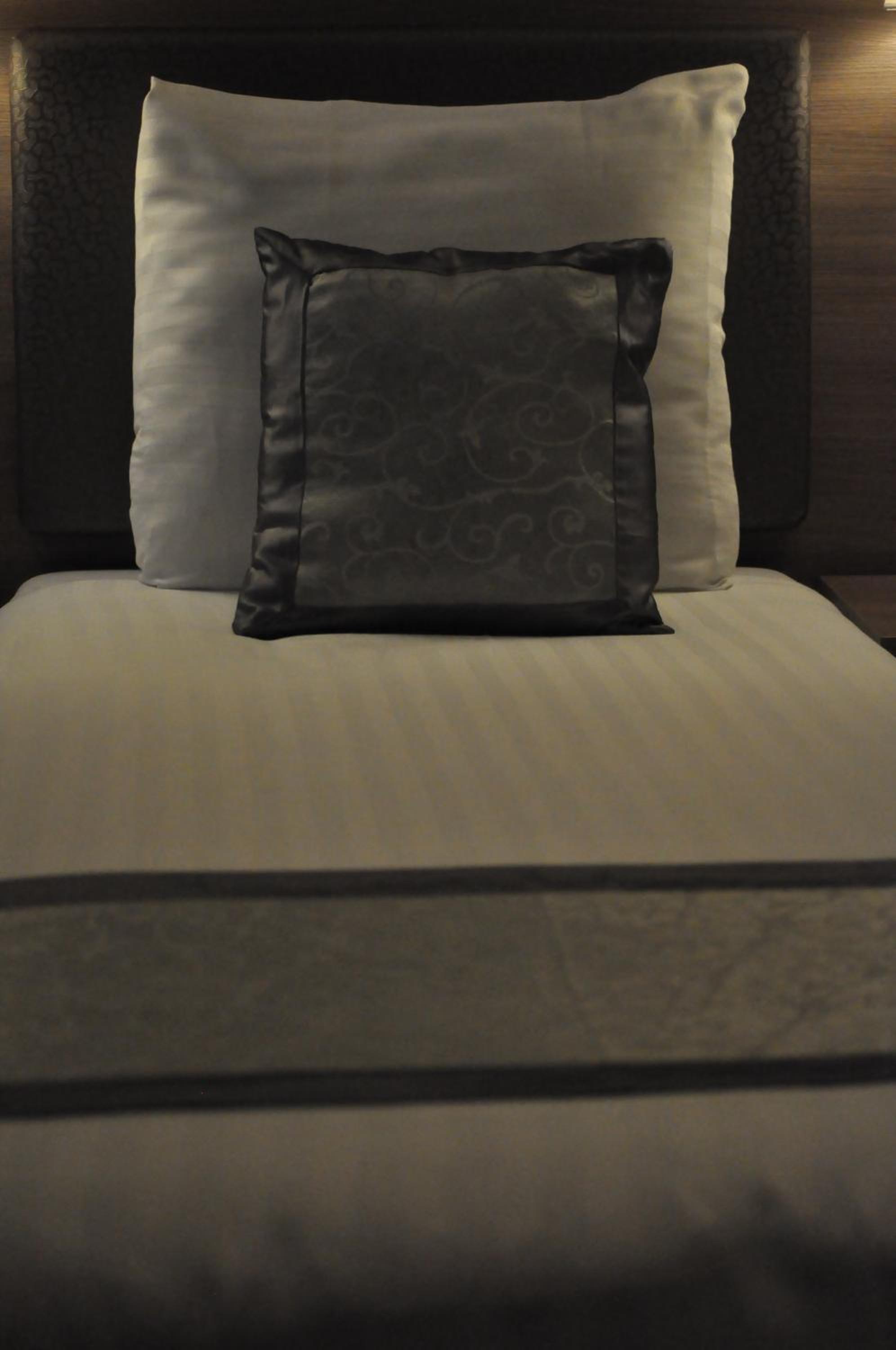 Single Room thumbnail 6