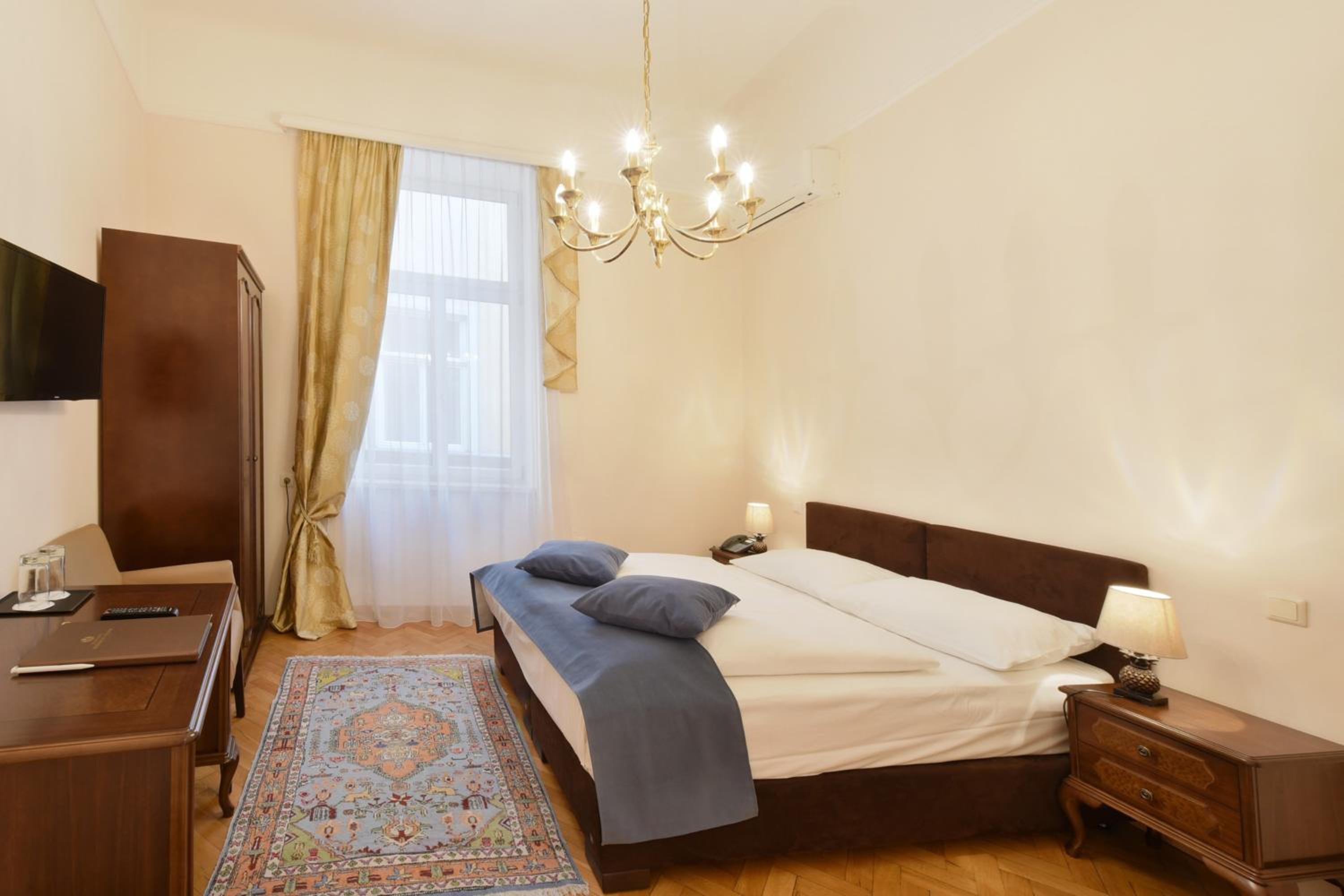 Classic Double Room - Photo 5