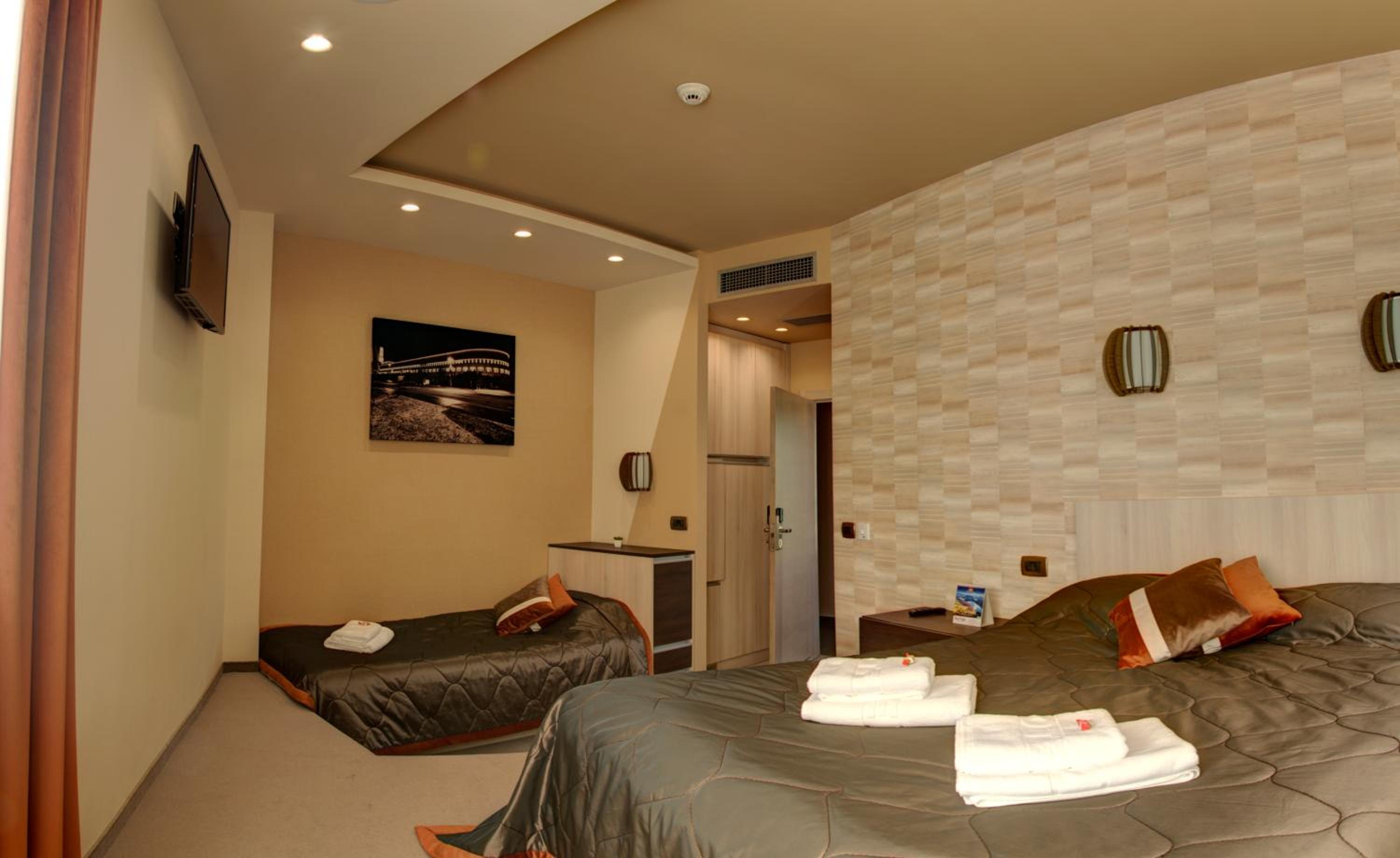 Triple Room - Photo 6
