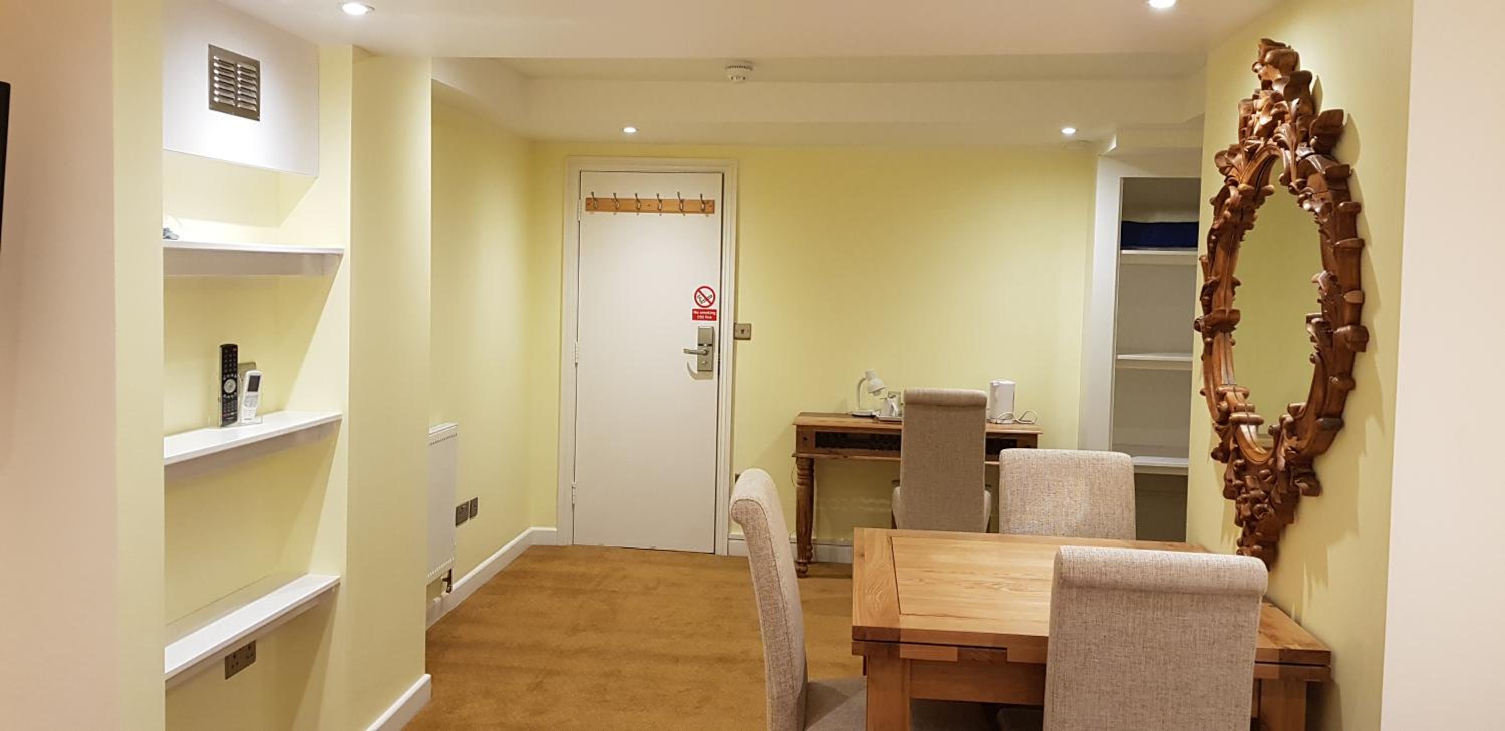 Basement Large Double Room photo 2