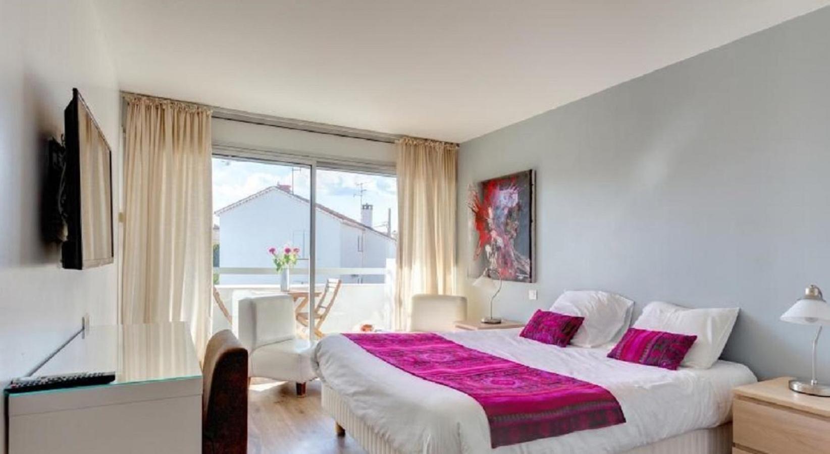 Double Room with Balcony - Photo 5