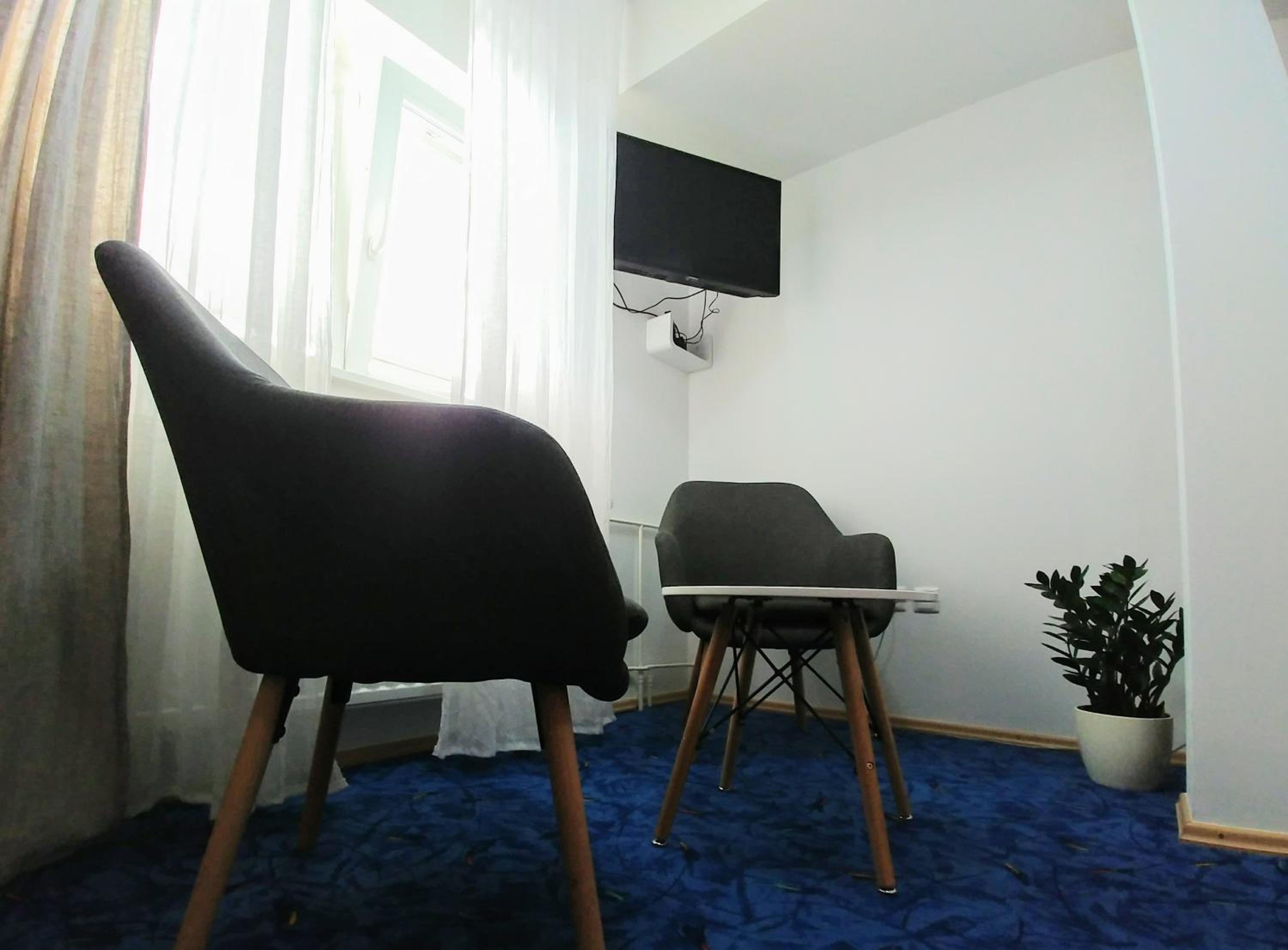 Family Room with Private Bathroom photo 2