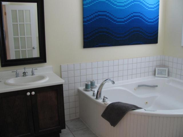 Queen Suite with Spa Bath photo 1