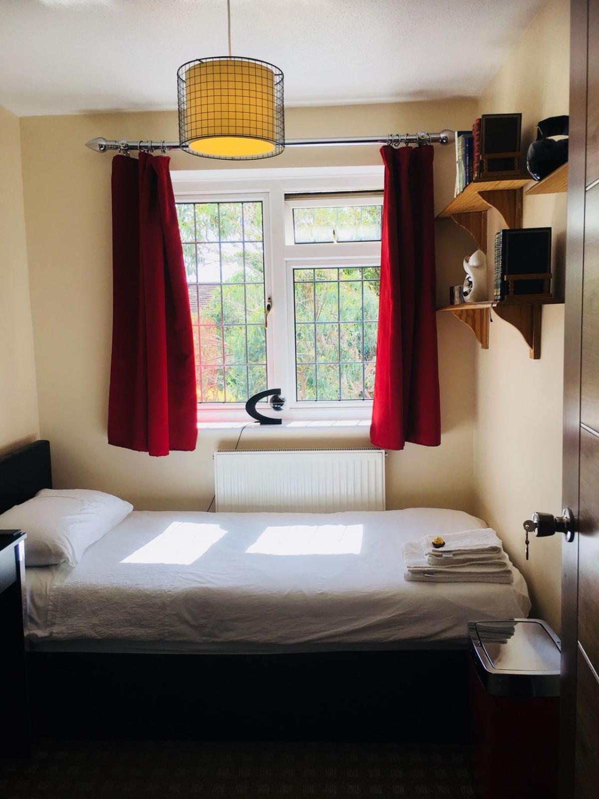 Standard Single Room With Shared Bathroom photo 1