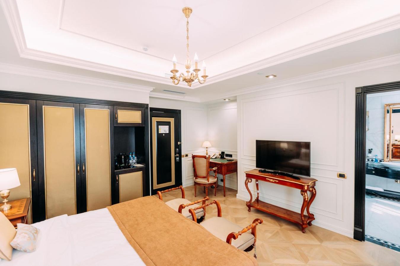 Deluxe Double or Twin Room photo 3