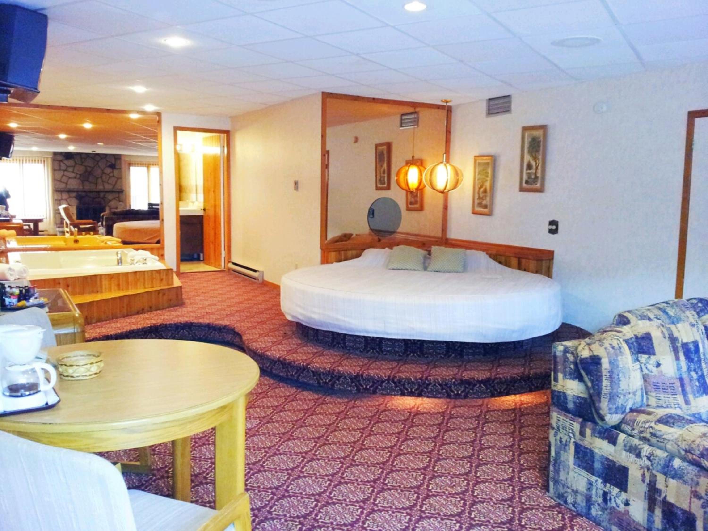 Honeymoon Suite photo 2