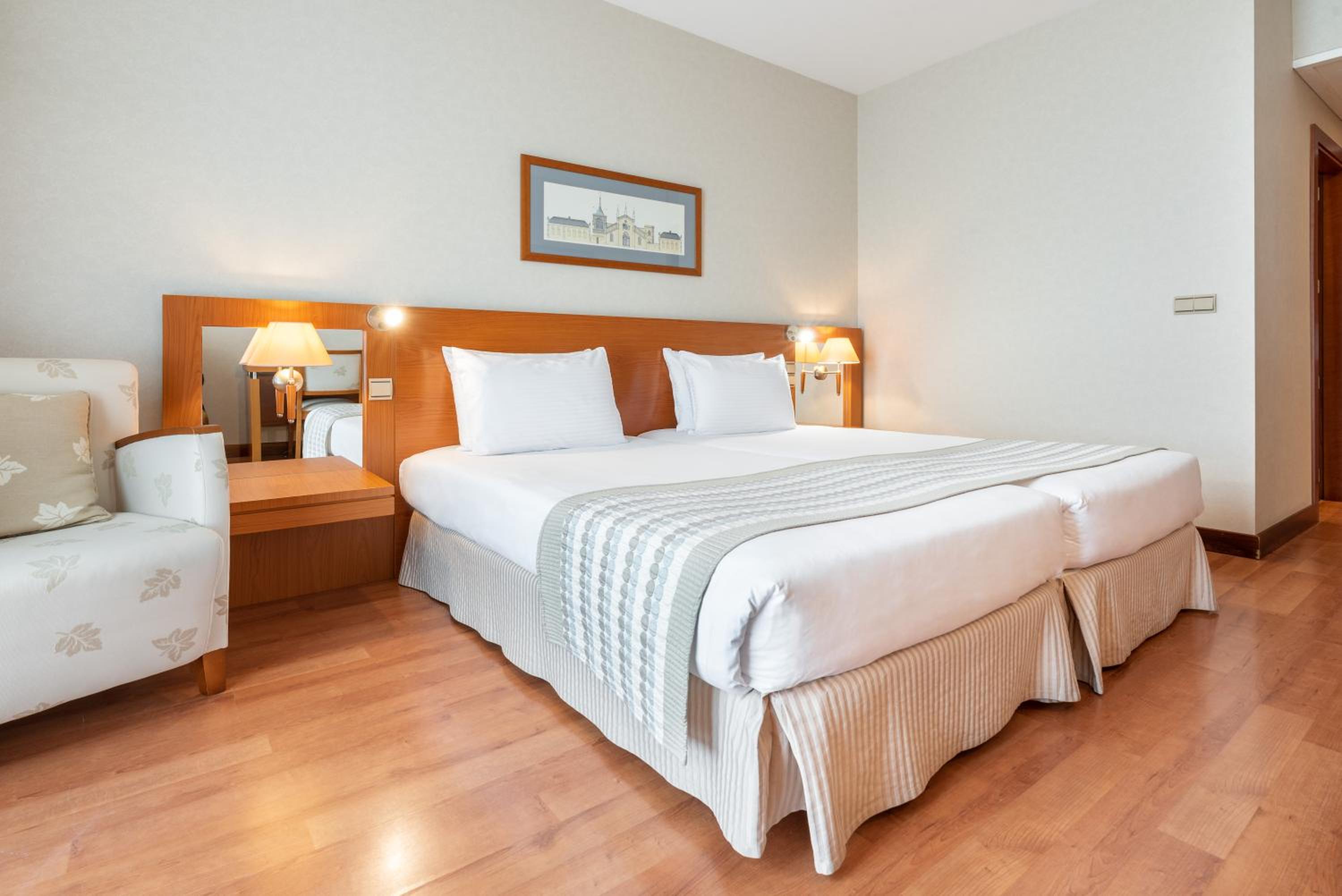 Double or Twin Room - Photo 4