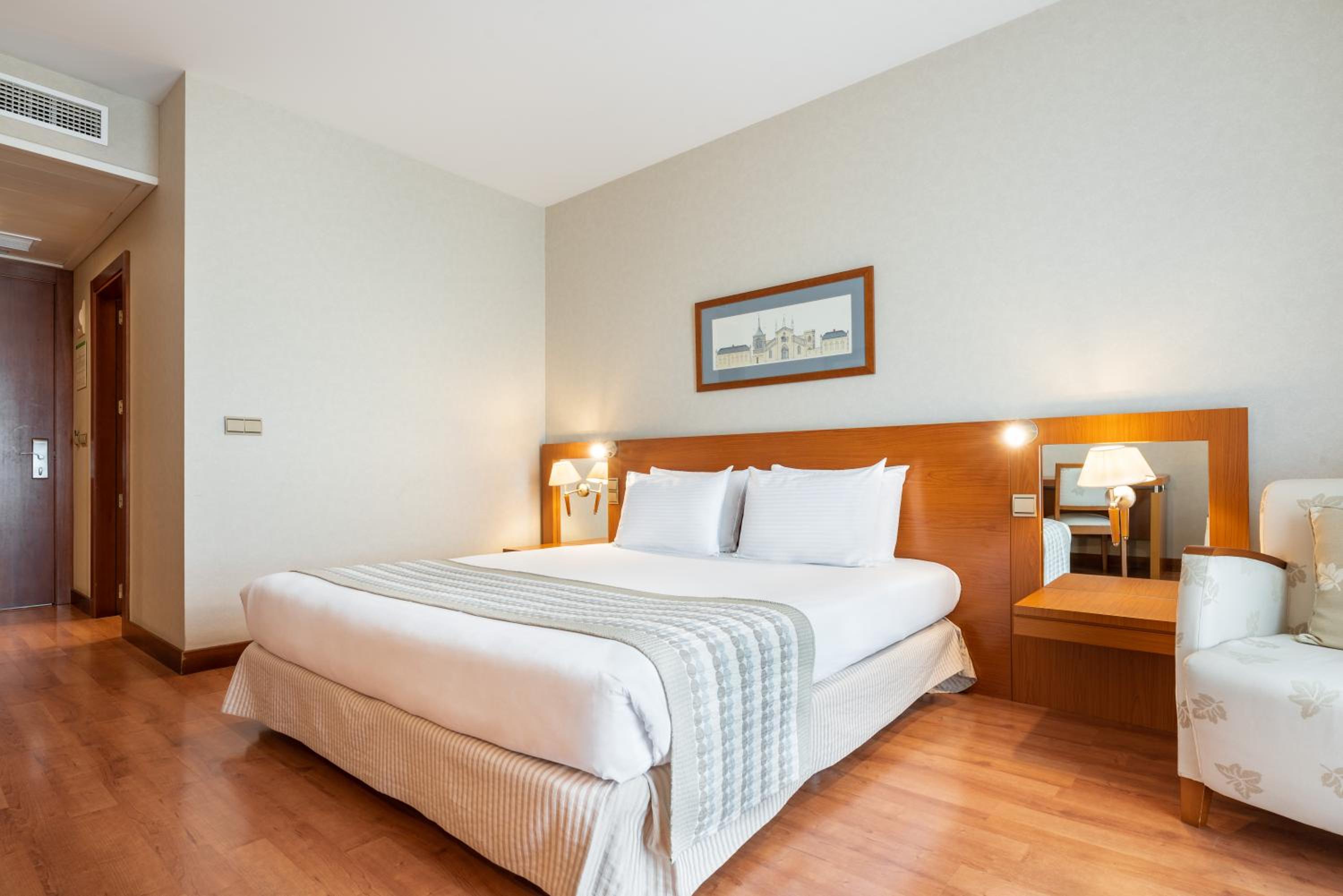 Two Connecting Double Rooms - Photo 9