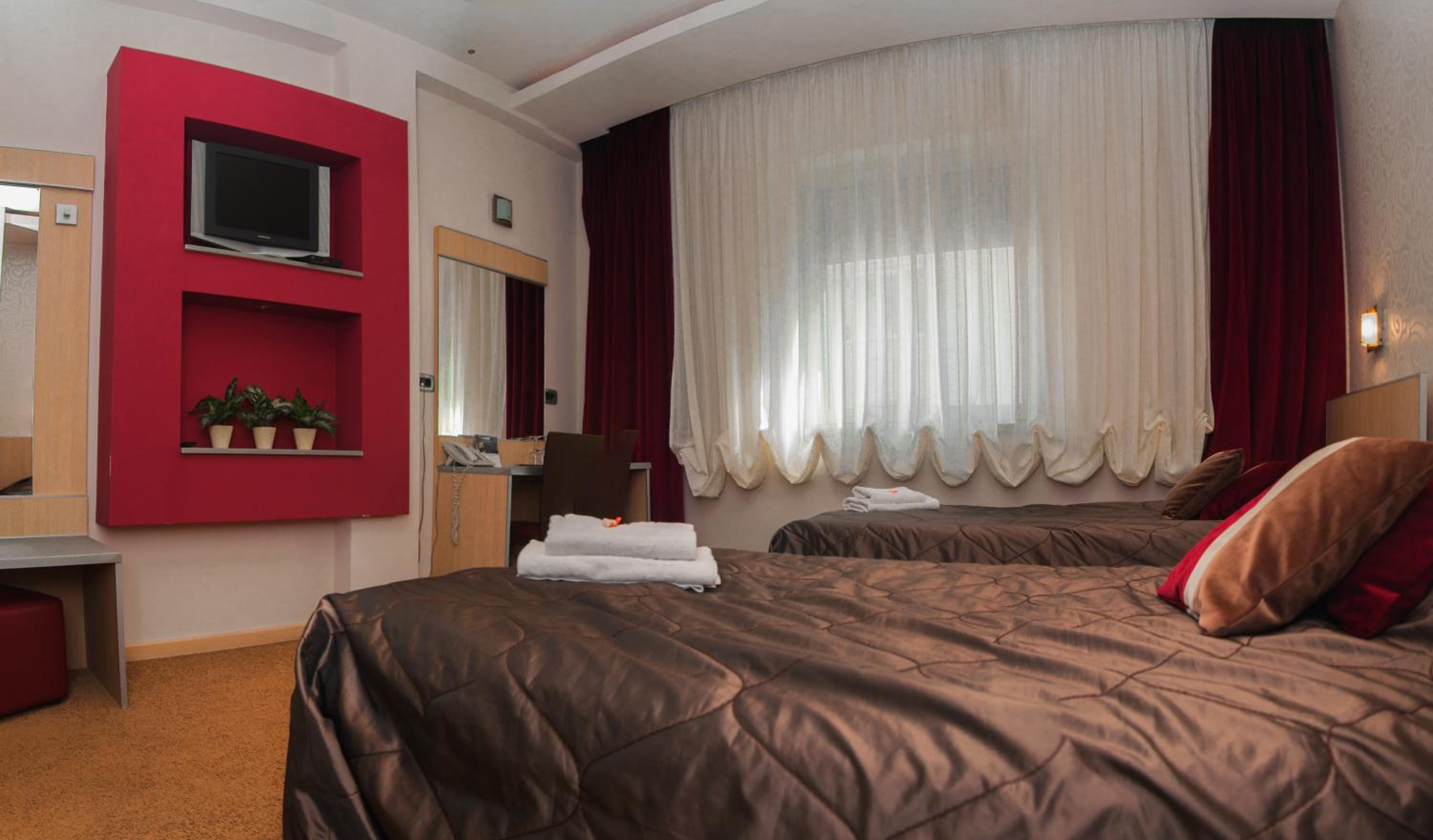 Twin Room - Photo 2