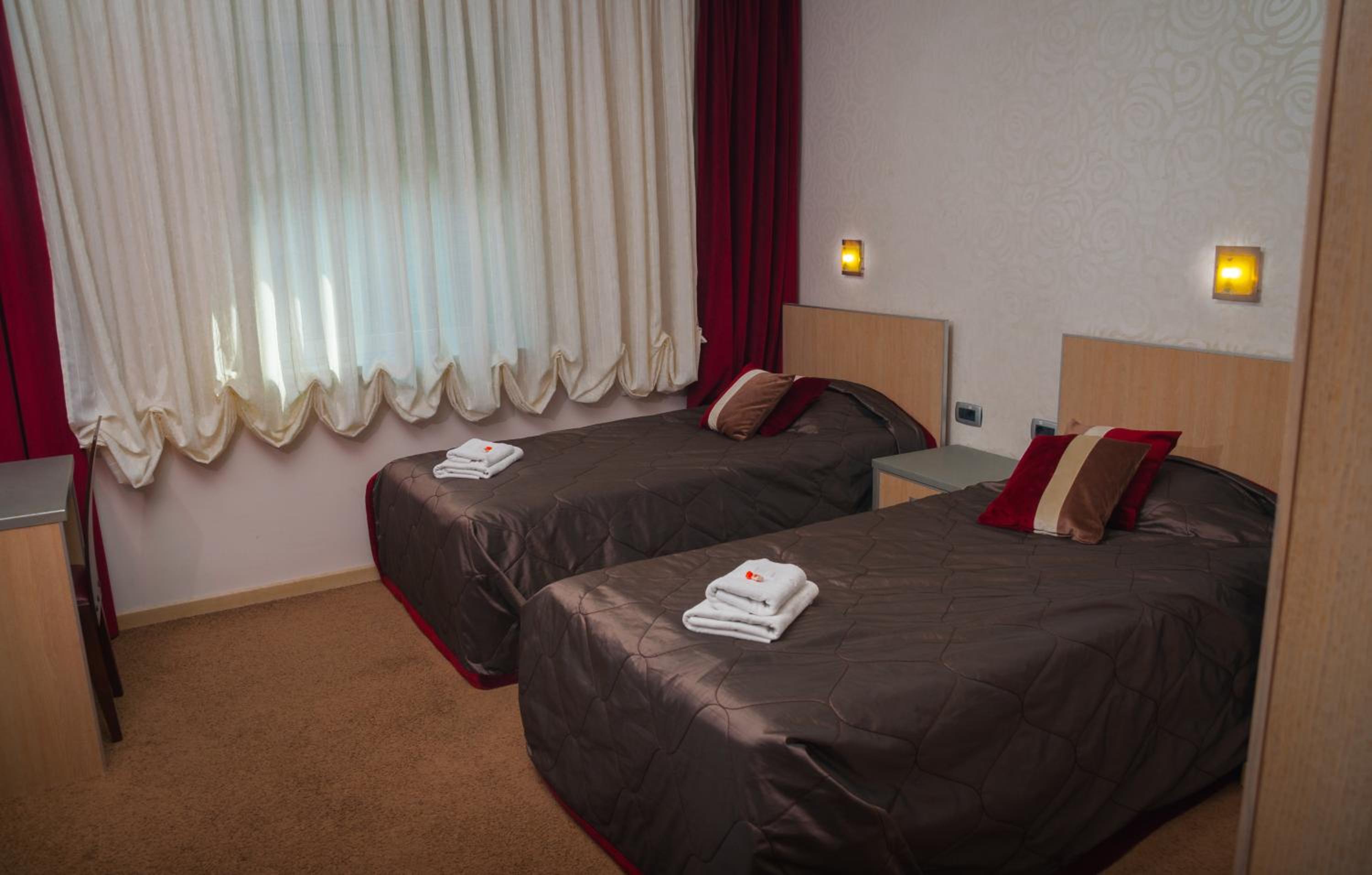 Twin Room - Photo 1