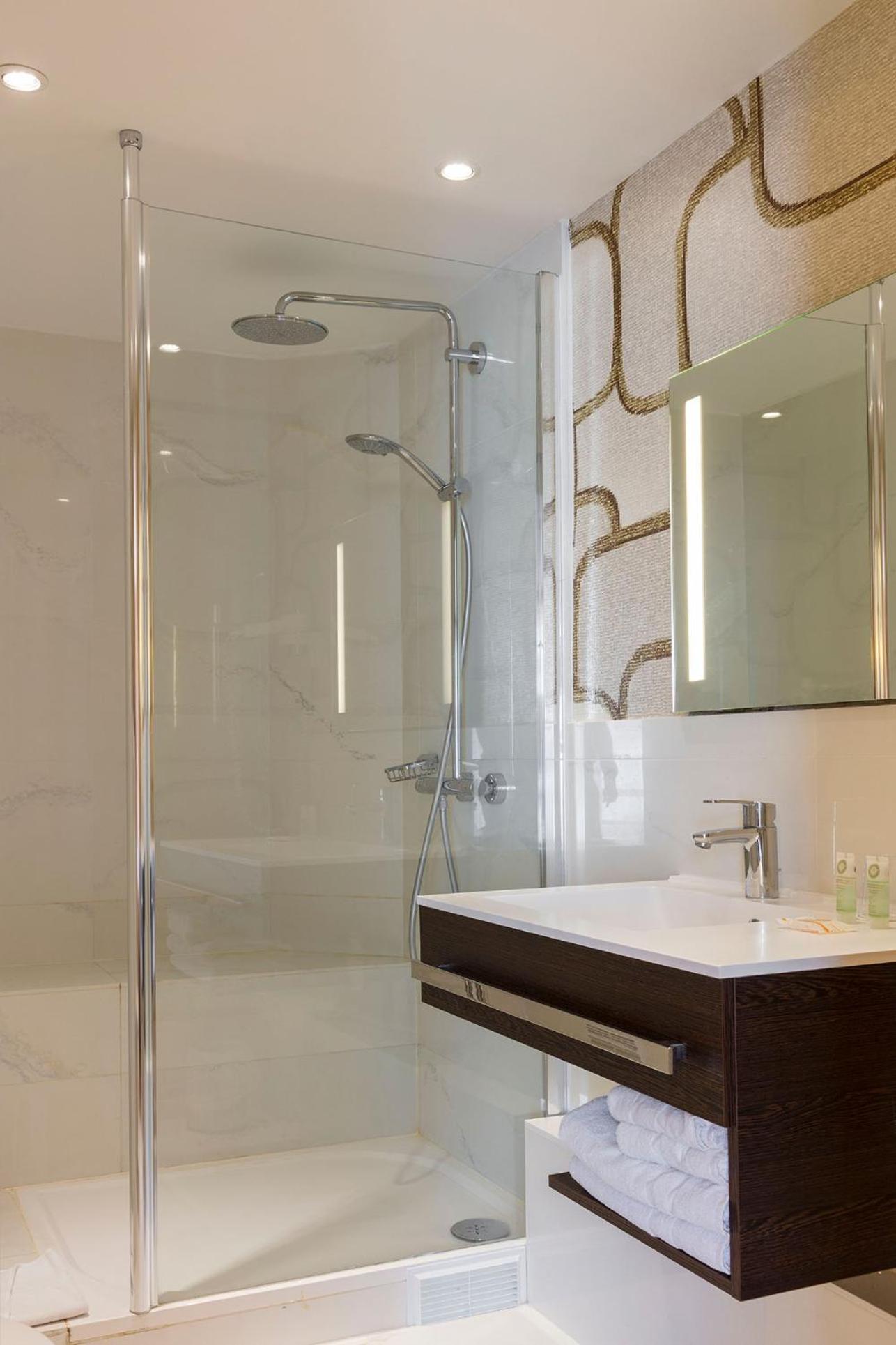 Queen Suite photo 2