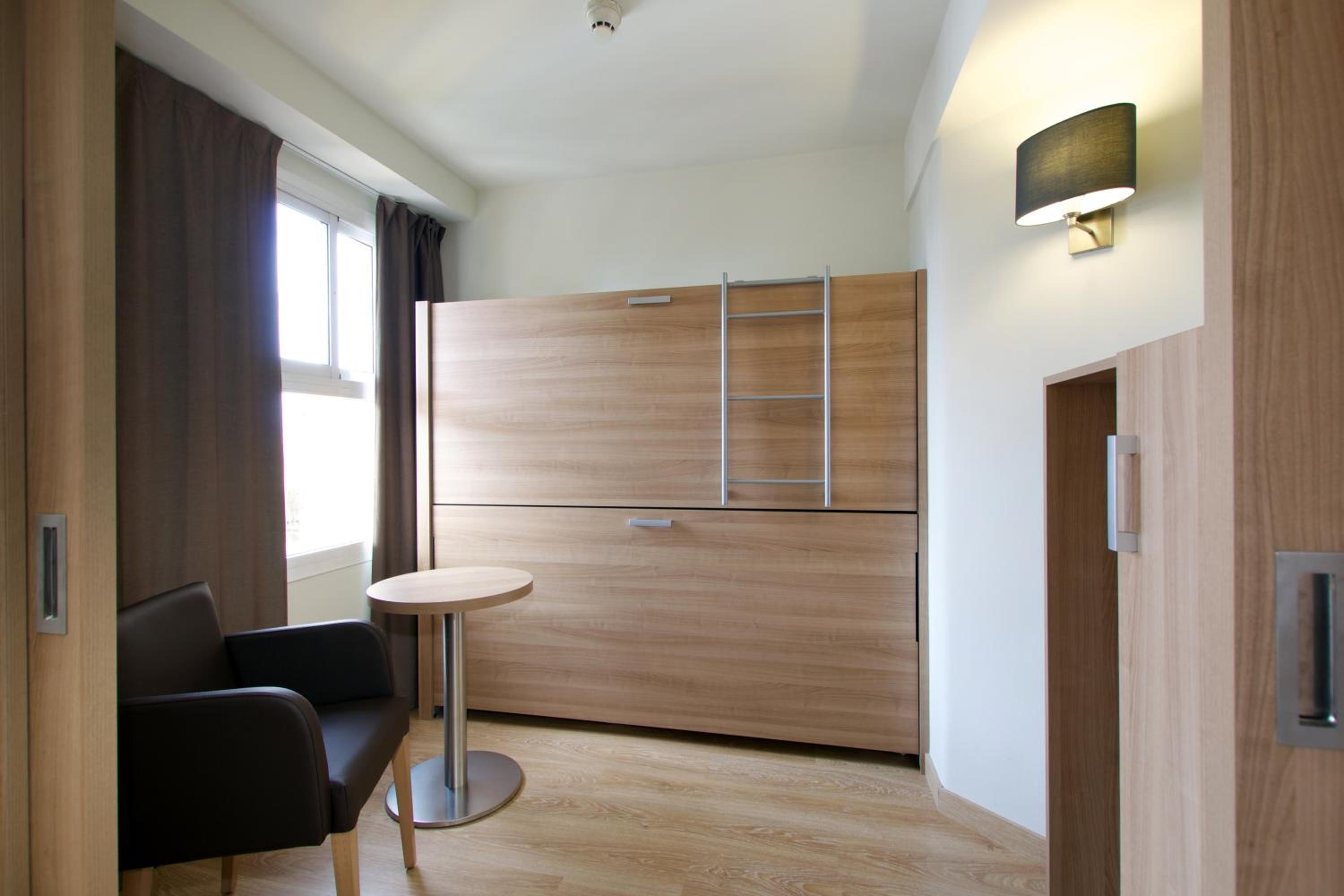 Family Room (2 Adults + 1 Child) - Photo 3
