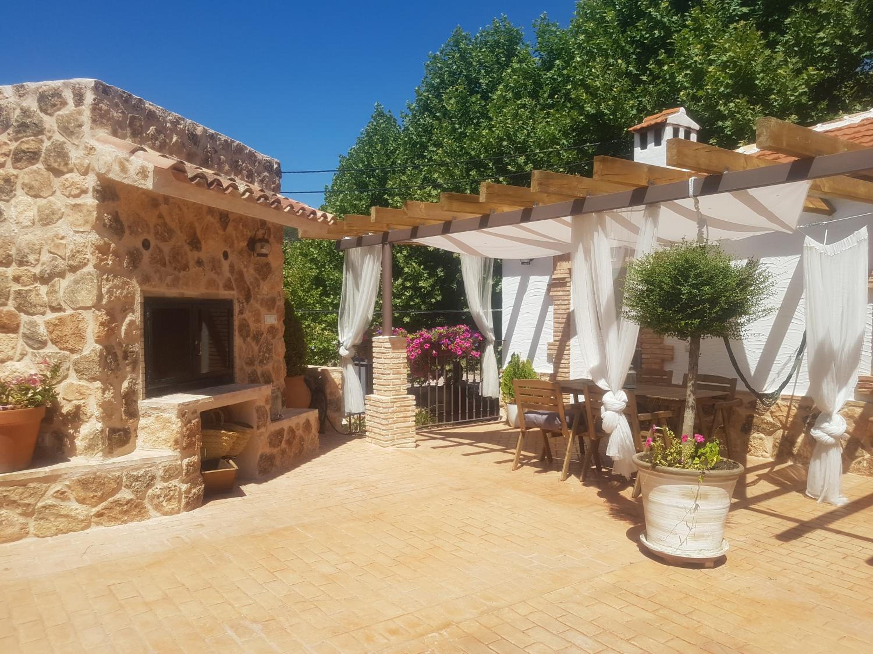 One-Bedroom House - Photo 2