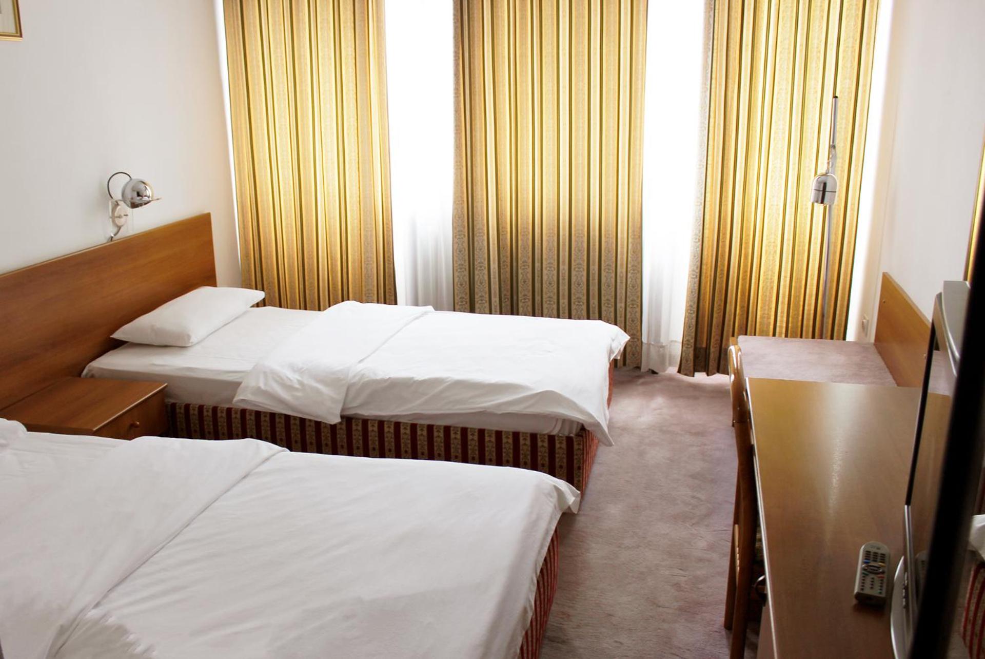 Double Or Twin Room - Photo 3