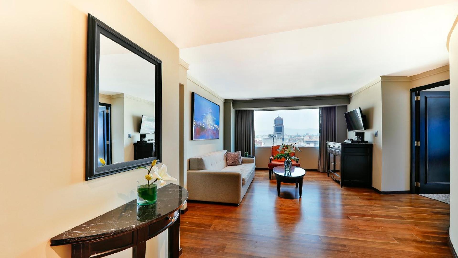 Suite Premium Level thumbnail 5