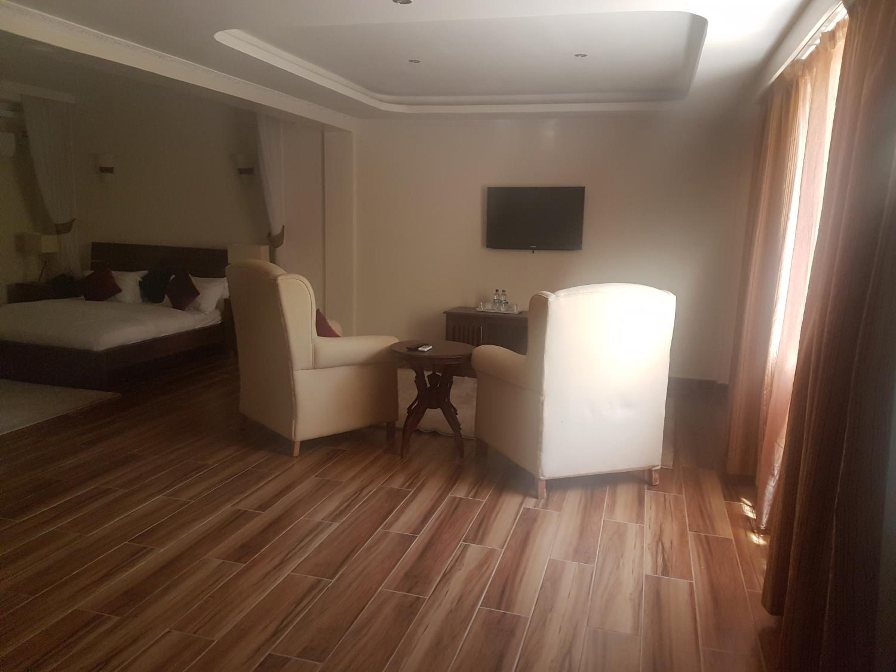 Executive Suite photo 2