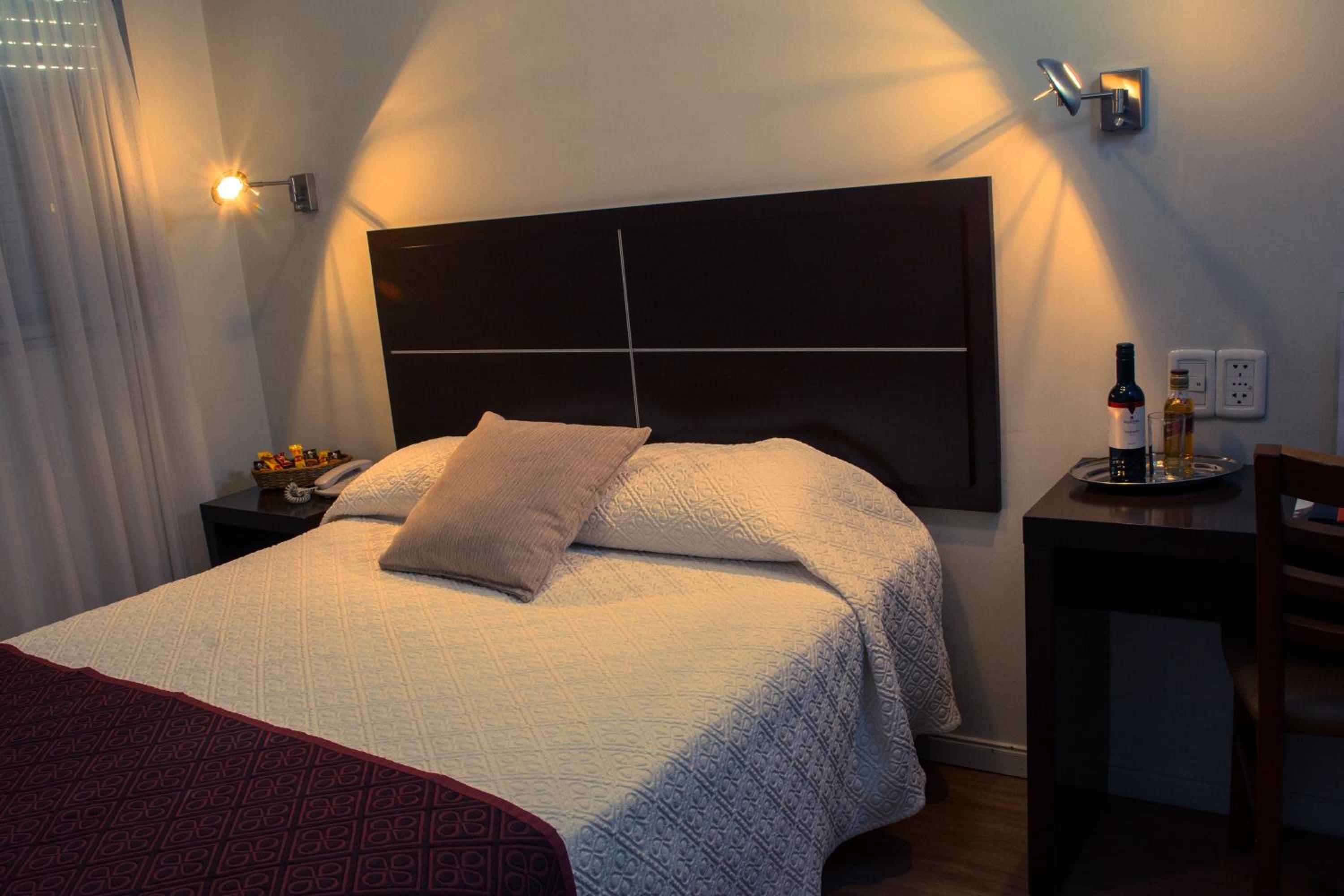 Standard Double Room - Photo 4