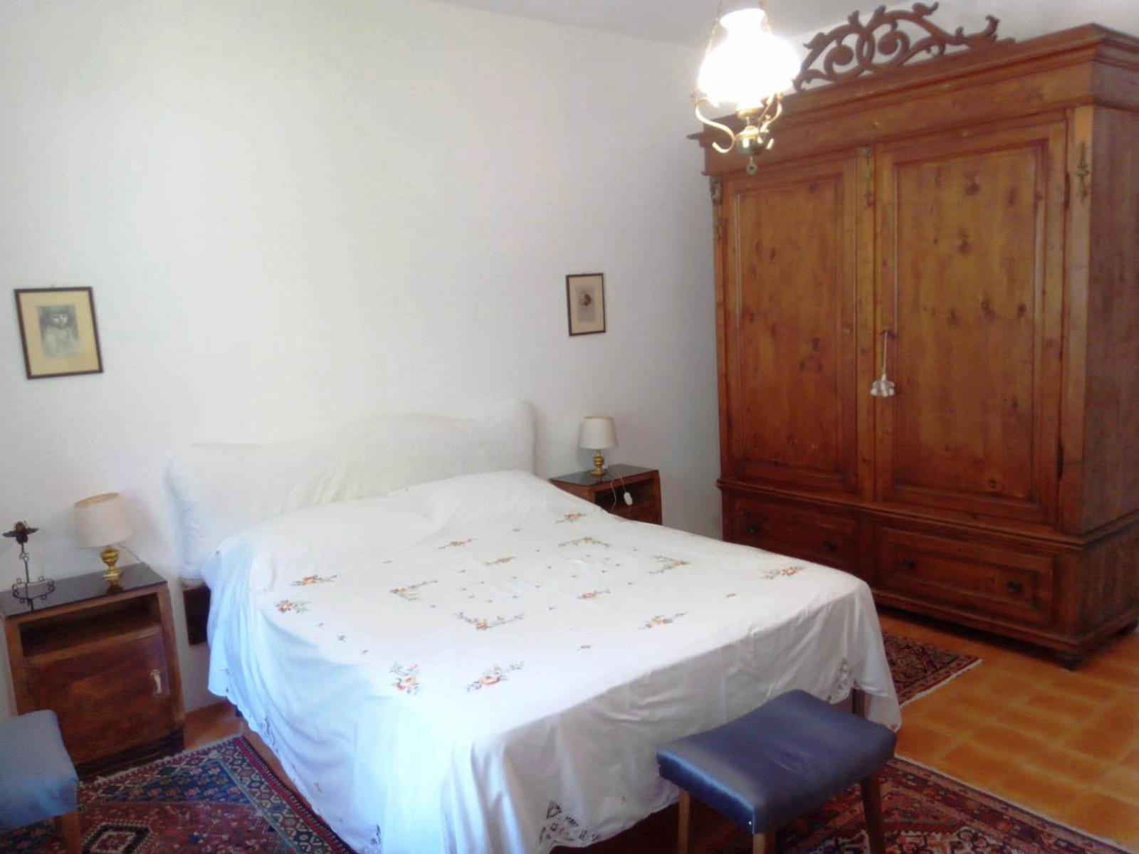 Large Double Room - Photo 2