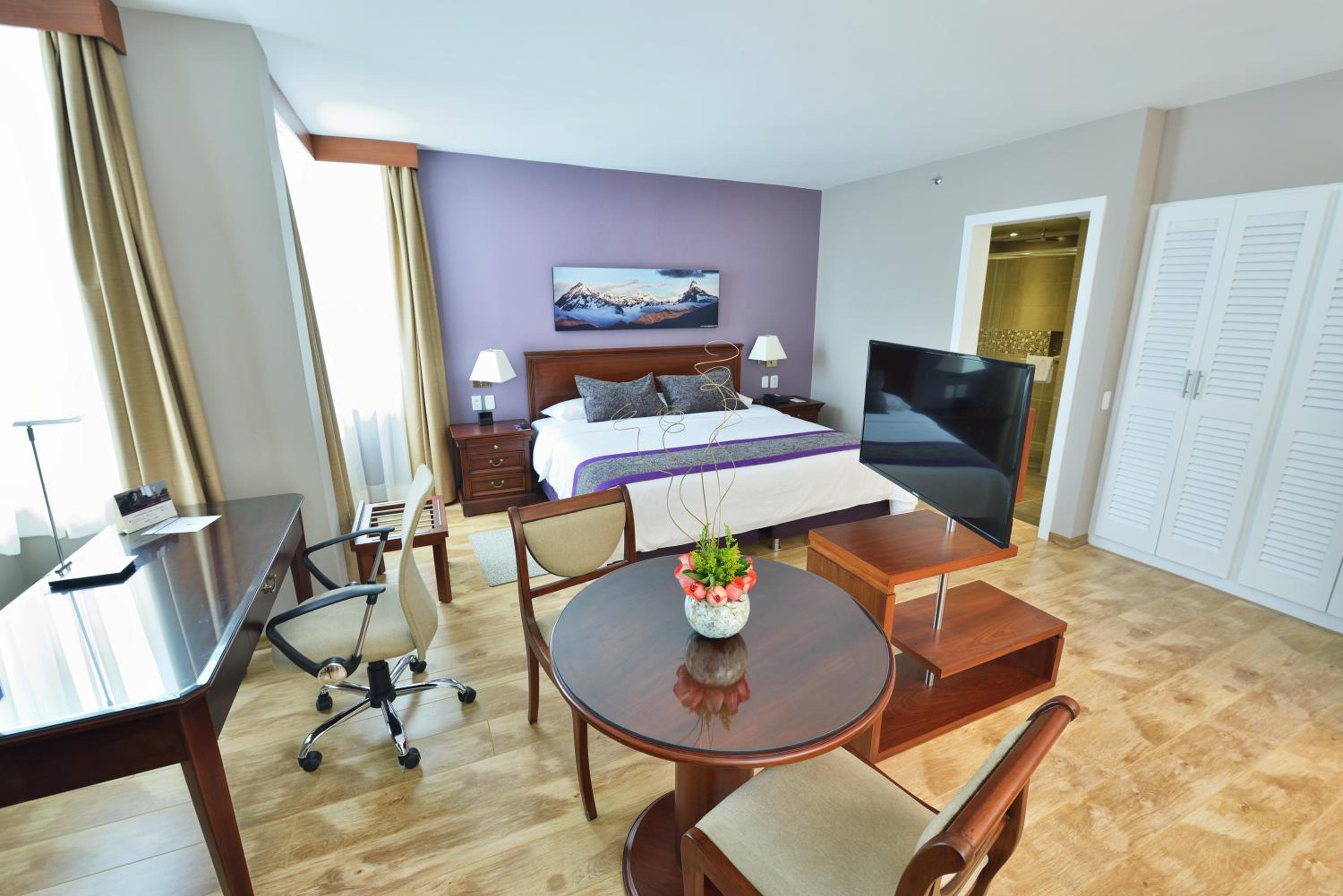 Superior King Suite - Photo 5