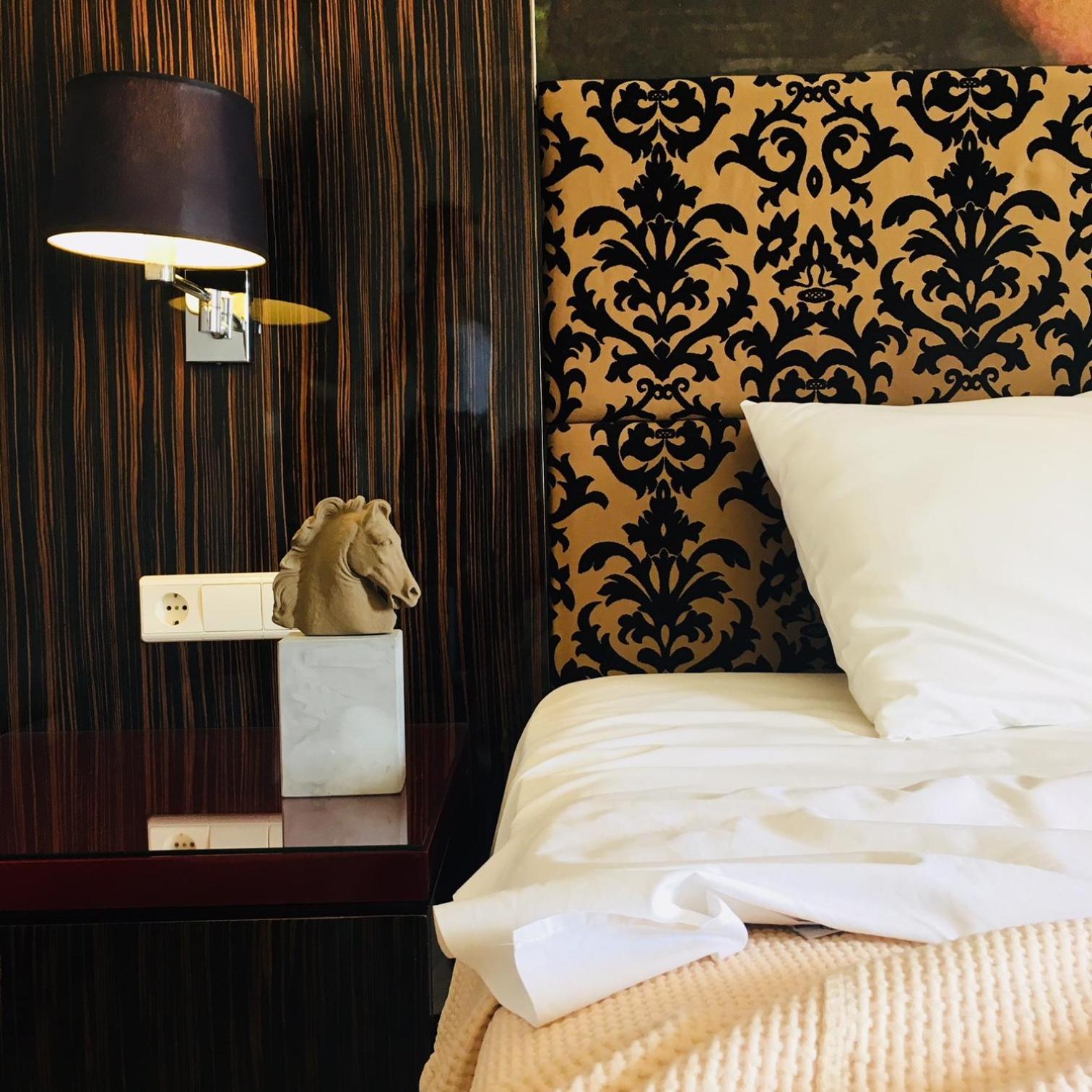 Deluxe Double Room with Side Sea View - Photo 3