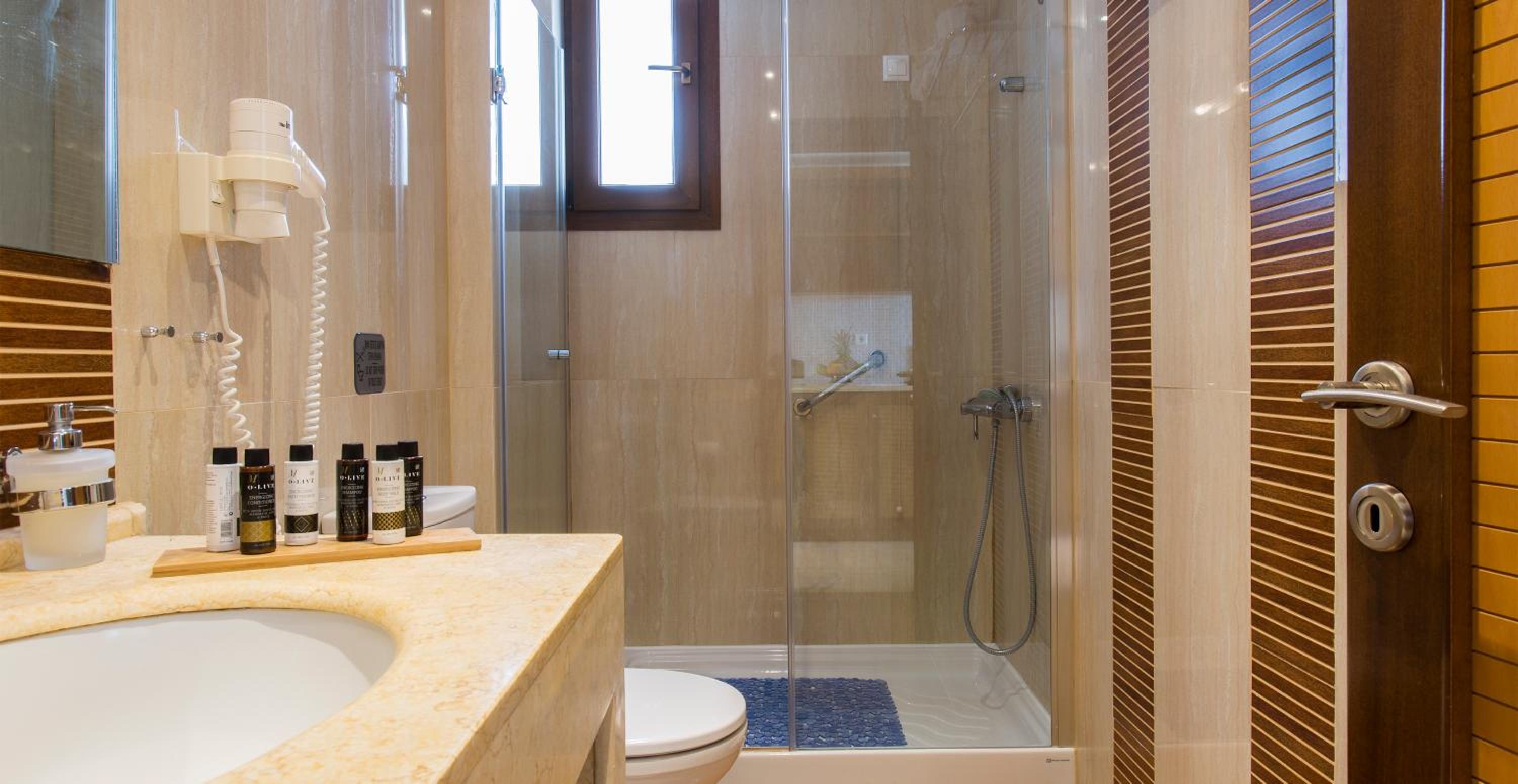 Superior Double Room with Side Sea View - Photo 4