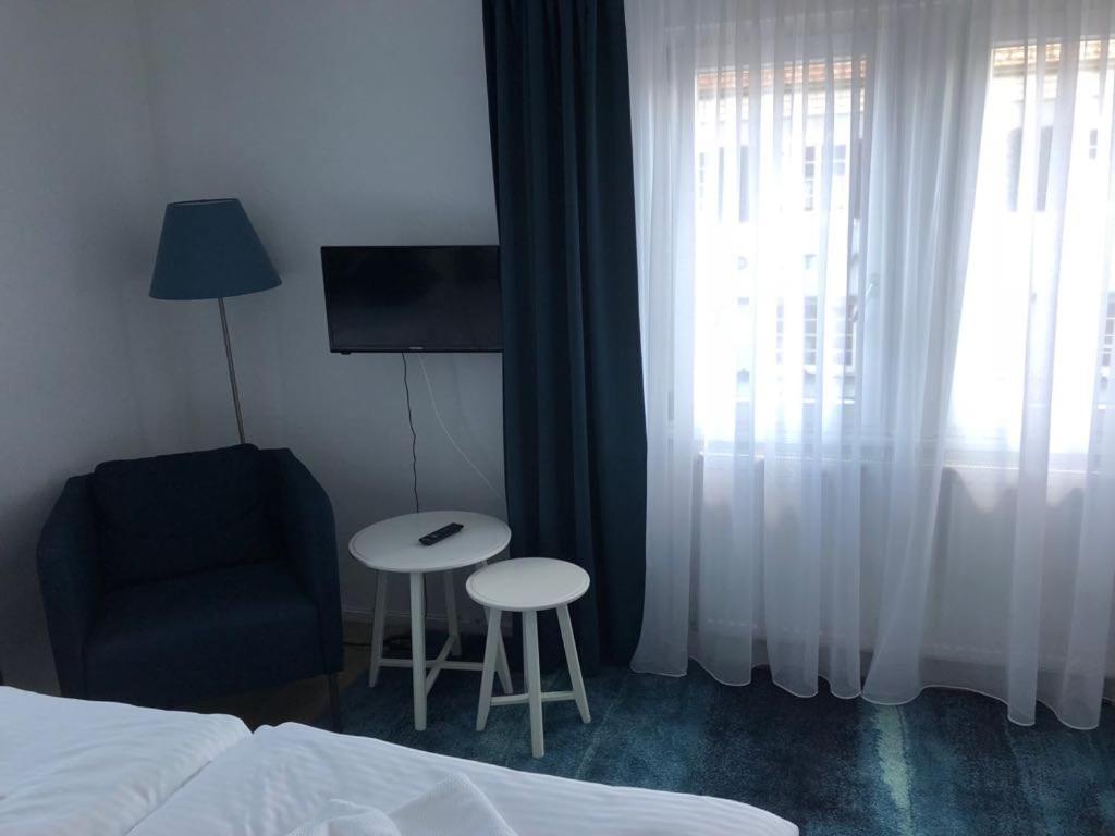 Budget Double Room - Photo 2