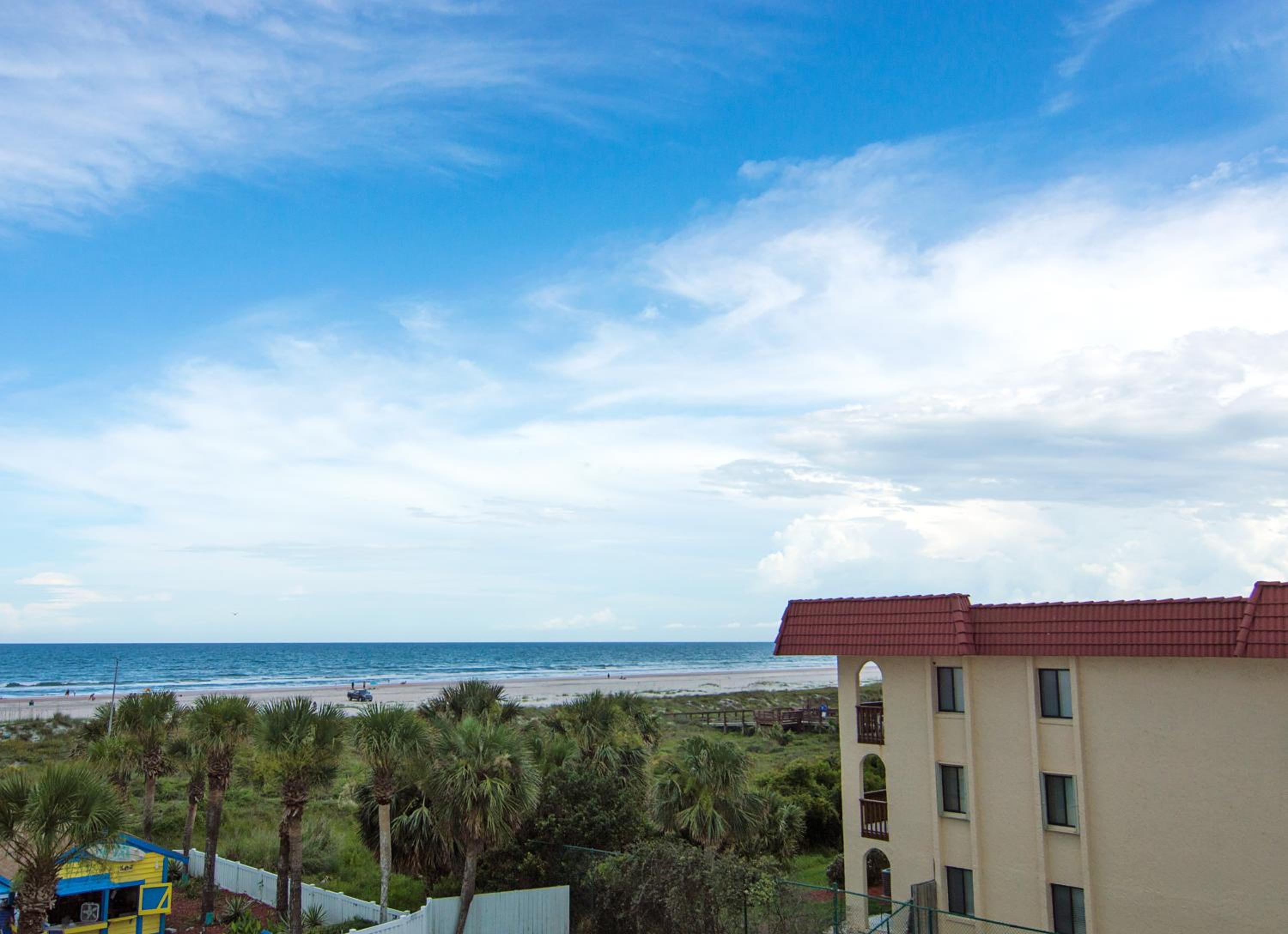King Room with Balcony - Partial Ocean View photo 2