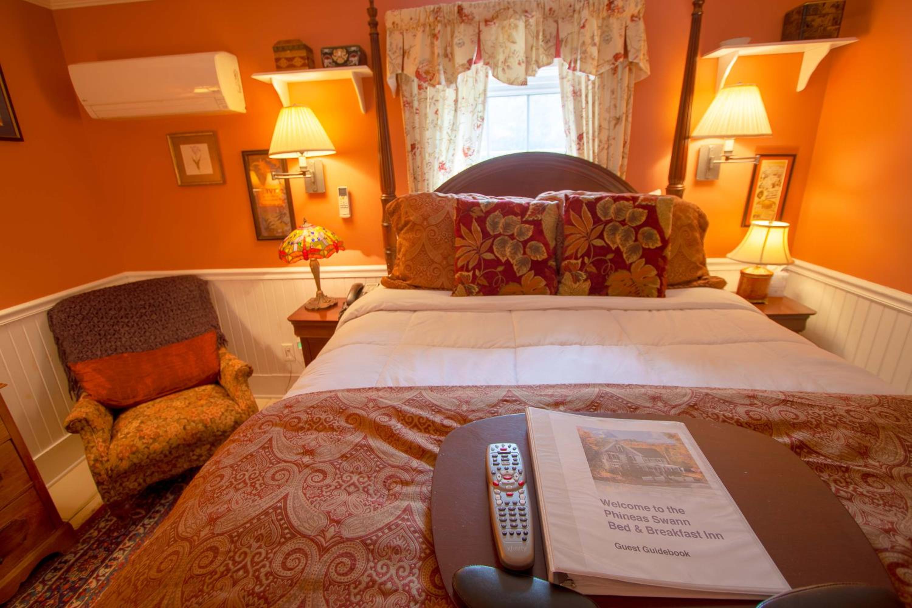Queen Room photo 2