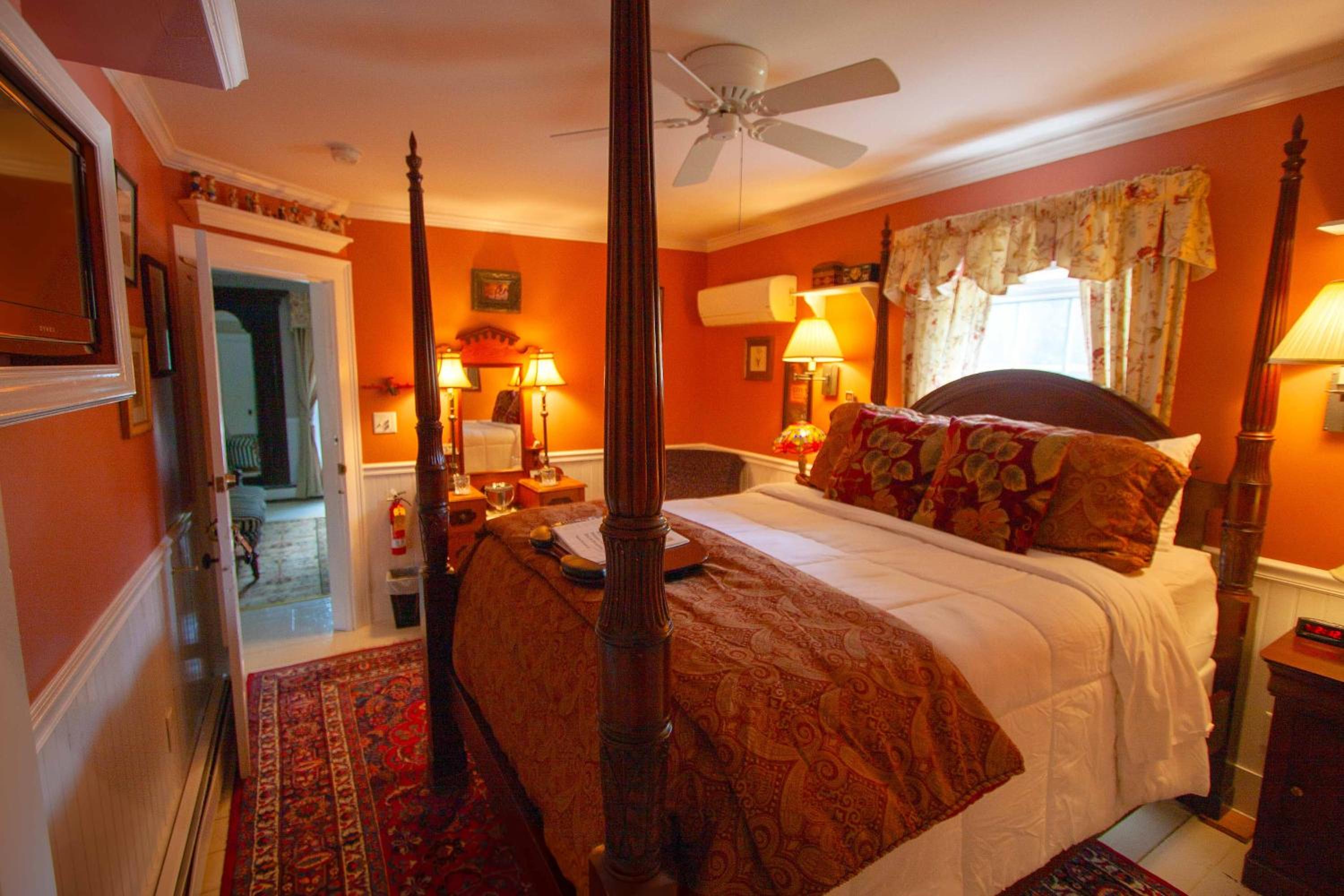 Queen Room photo 3