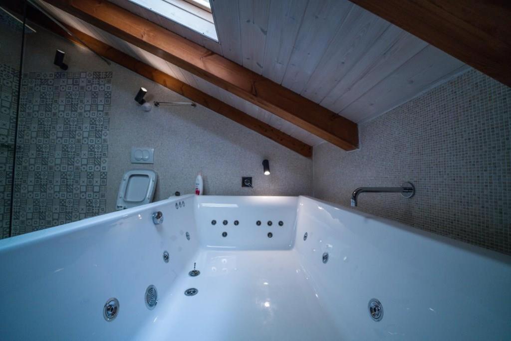 Suite With Hot Tub