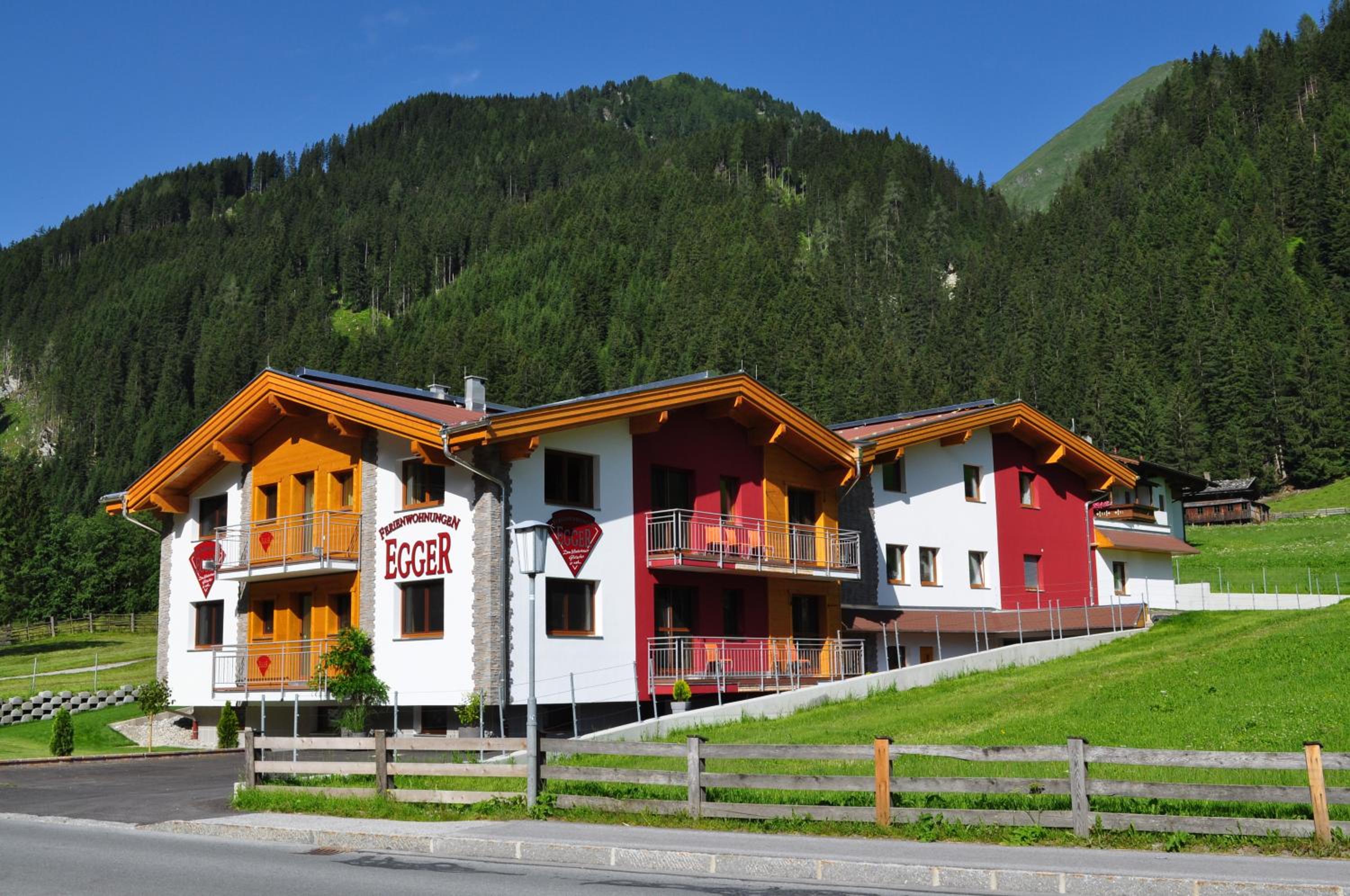 Two-Bedroom Apartment with Balcony photo 2