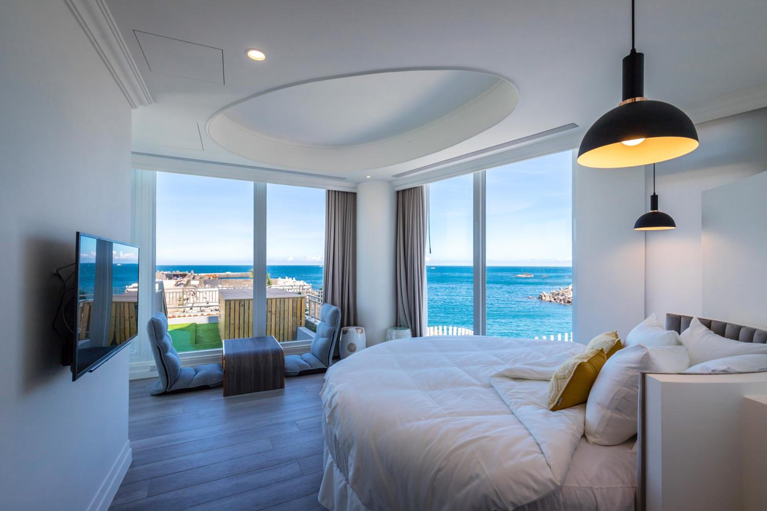 Deluxe Family Suite photo 3