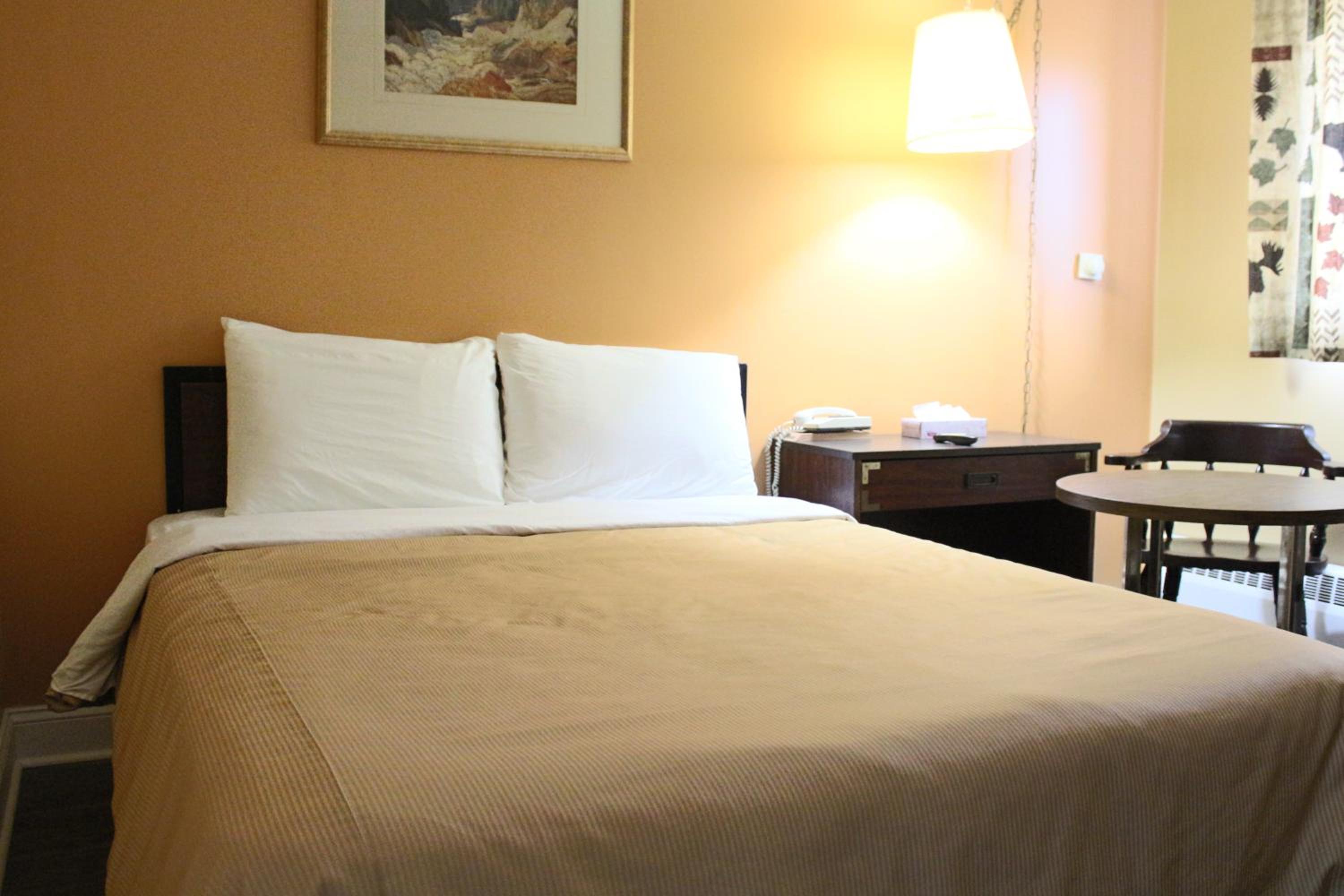 Queen Room photo 3