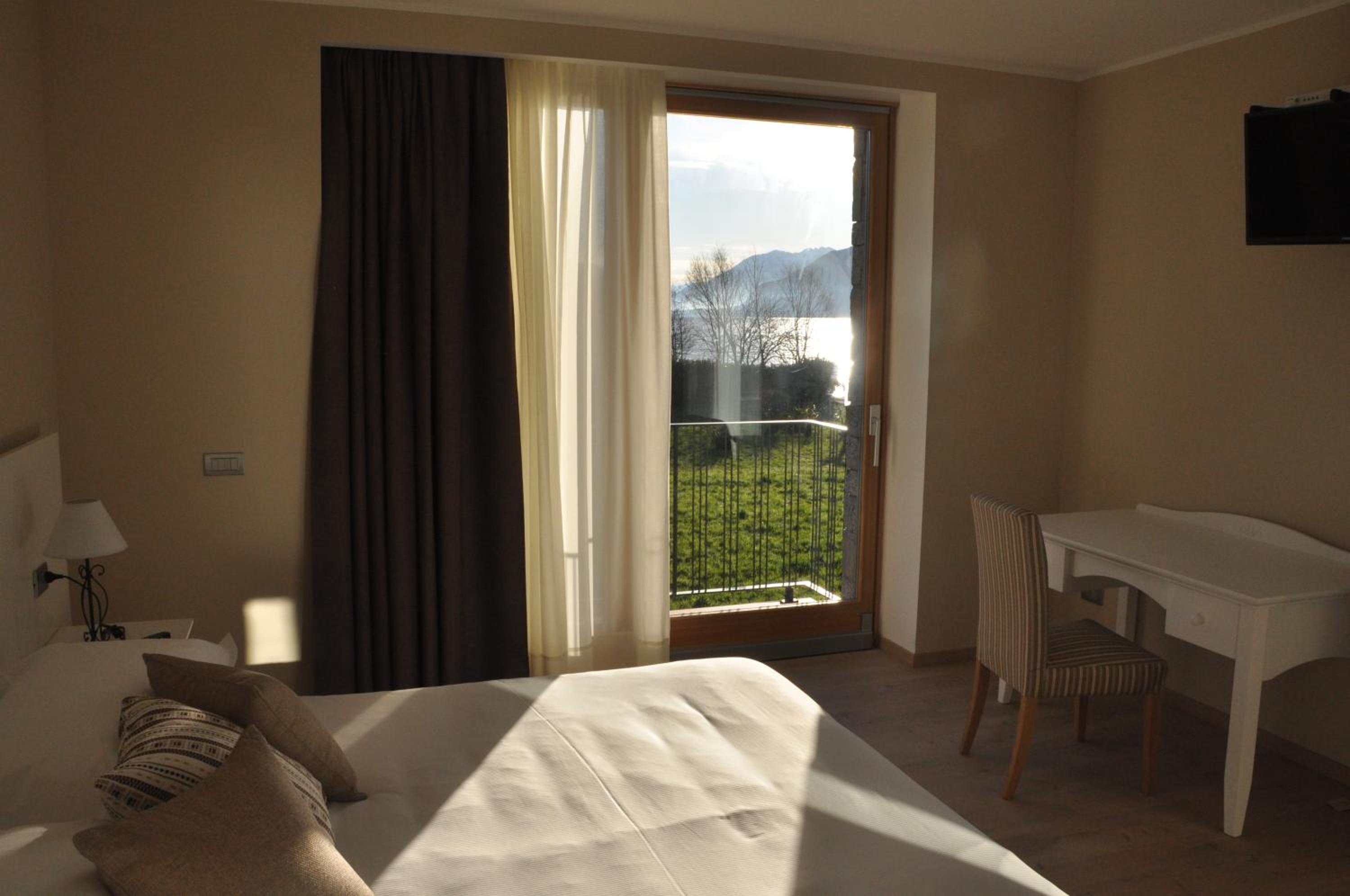 Junior Suite with Lake View photo 2