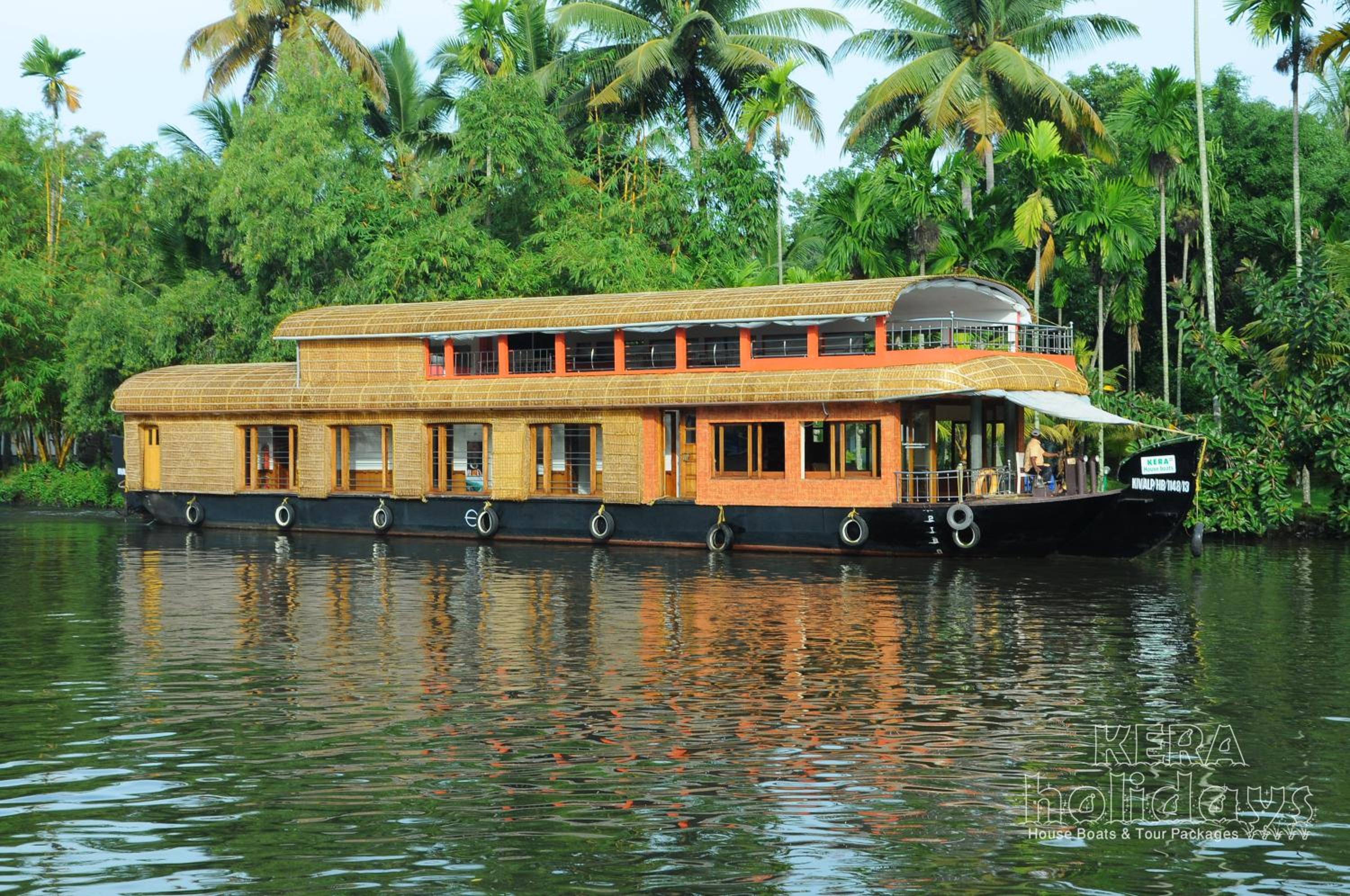Four-Bedroom Houseboat - Photo 47