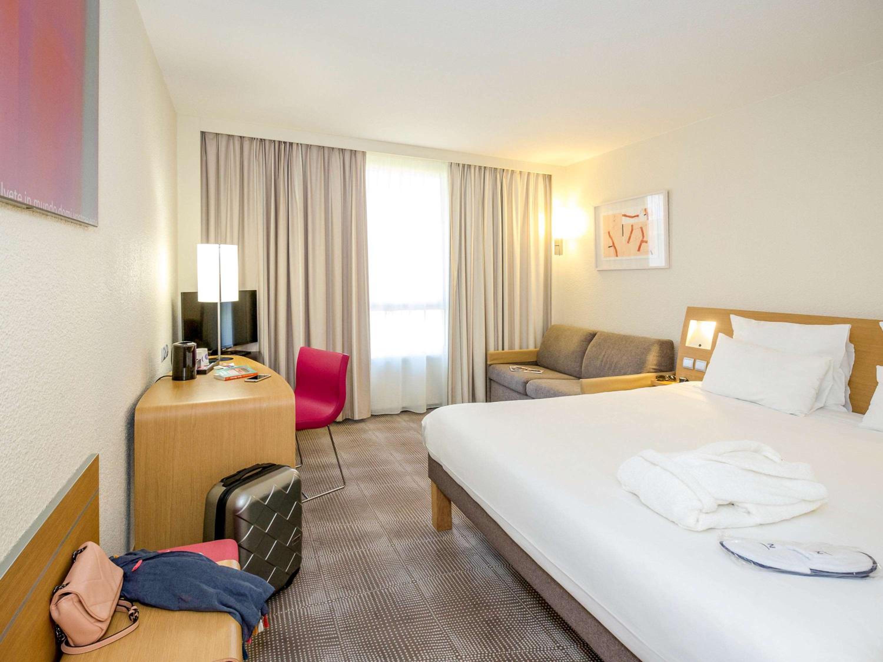 Executive Room with One Double Bed and One Sofa - Photo 1