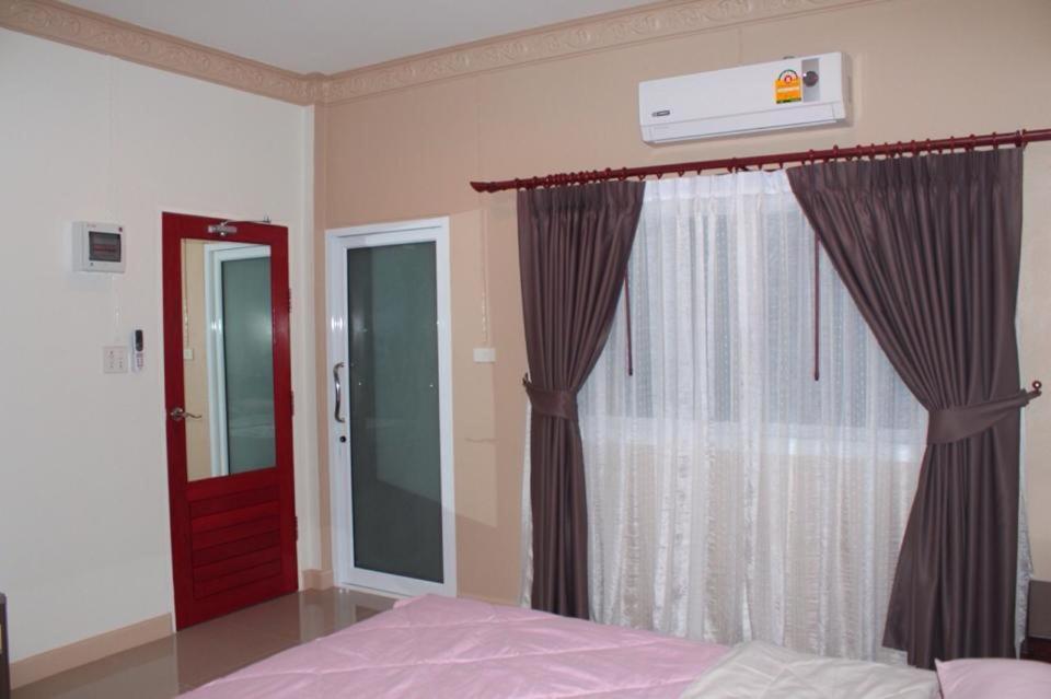 Deluxe Room - Photo 7